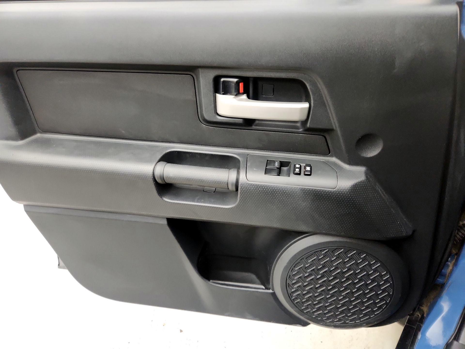 Thumbnail: 2013 Toyota FJ Cruiser - 12