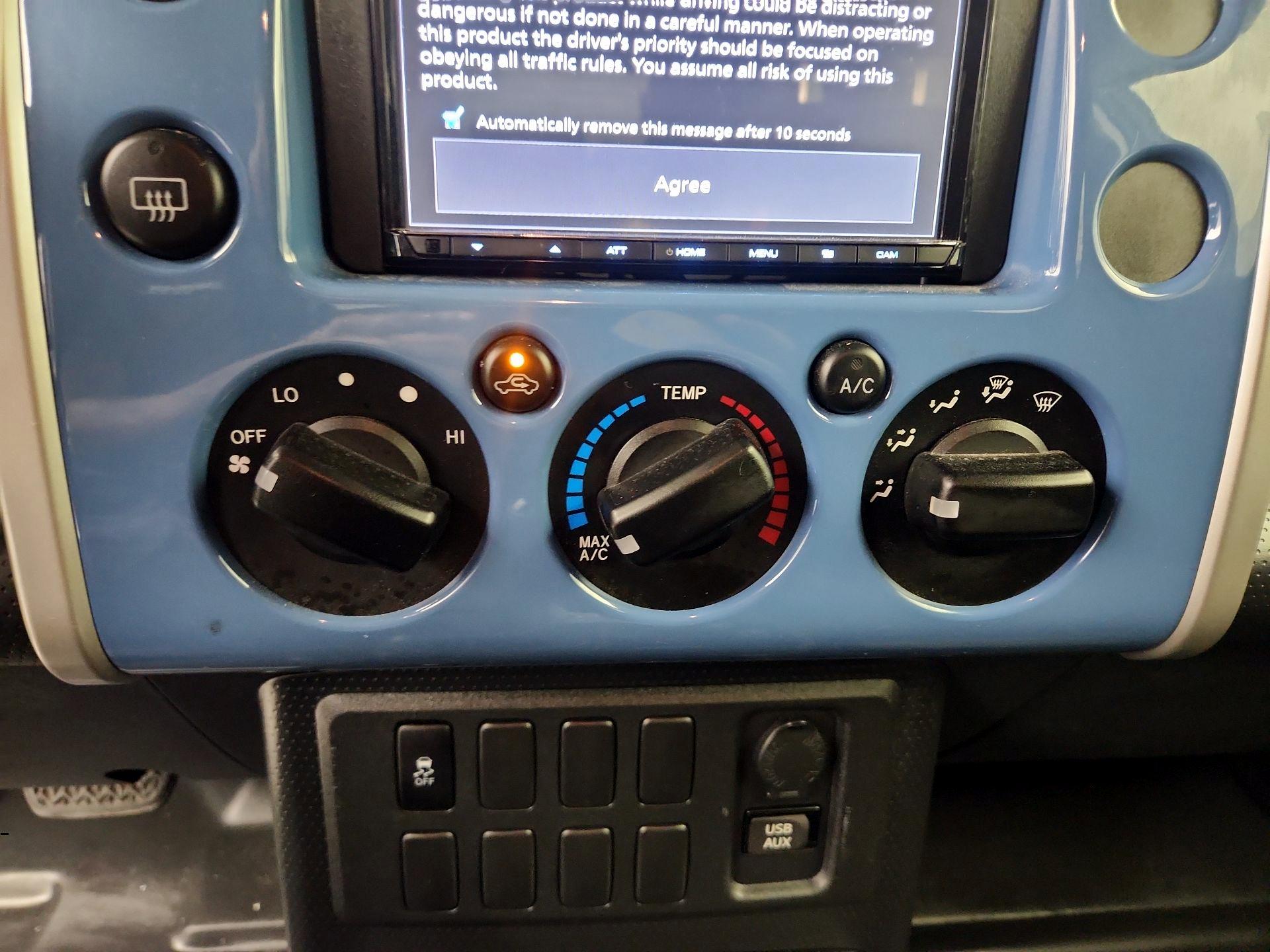Thumbnail: 2013 Toyota FJ Cruiser - 16