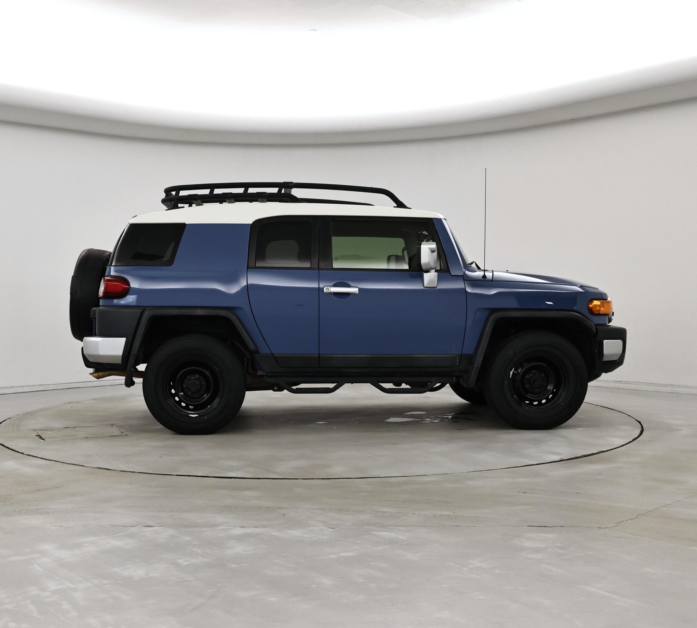 Thumbnail: 2013 Toyota FJ Cruiser - 7