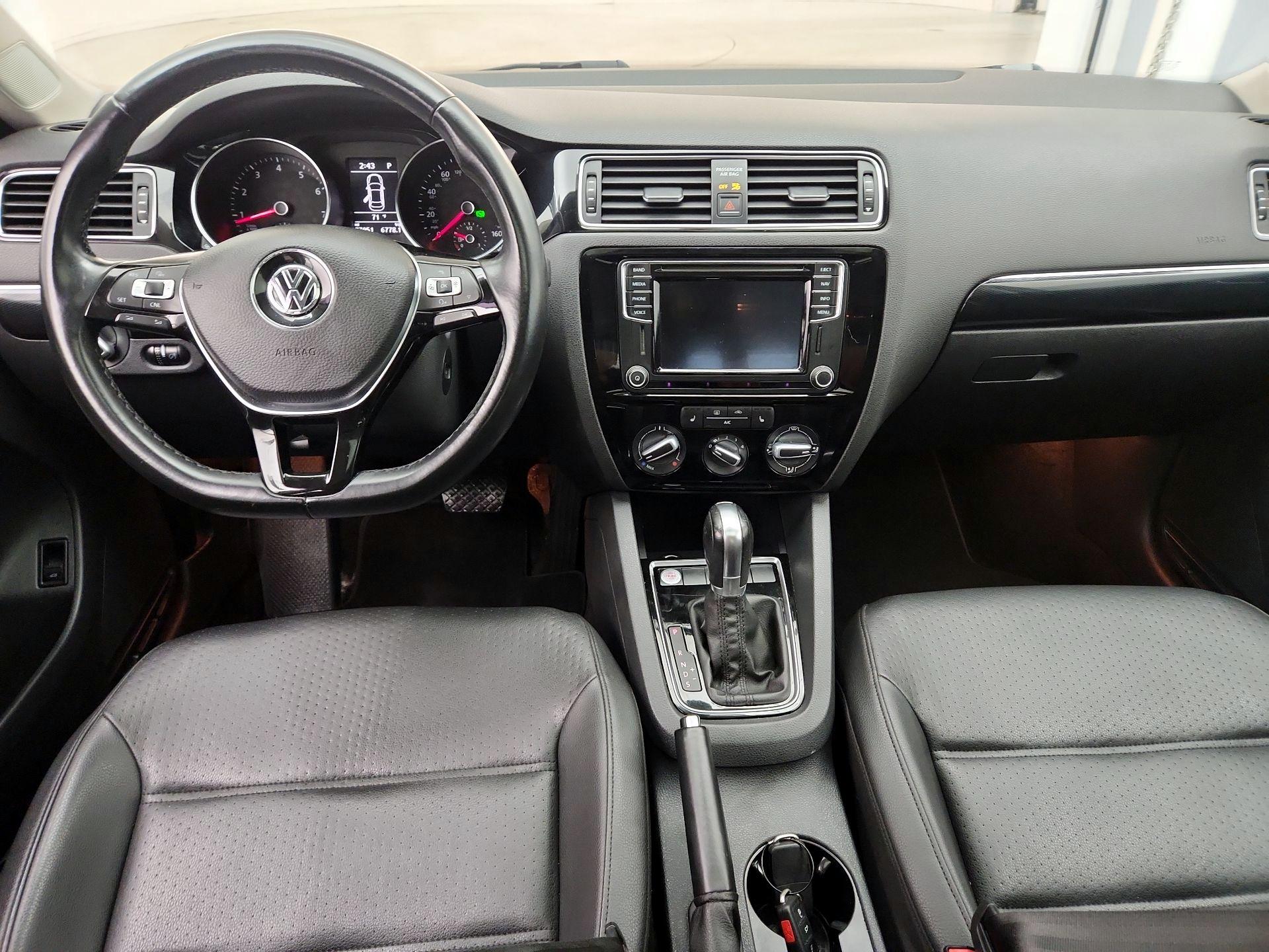 Thumbnail: 2016 Volkswagen Jetta - 9