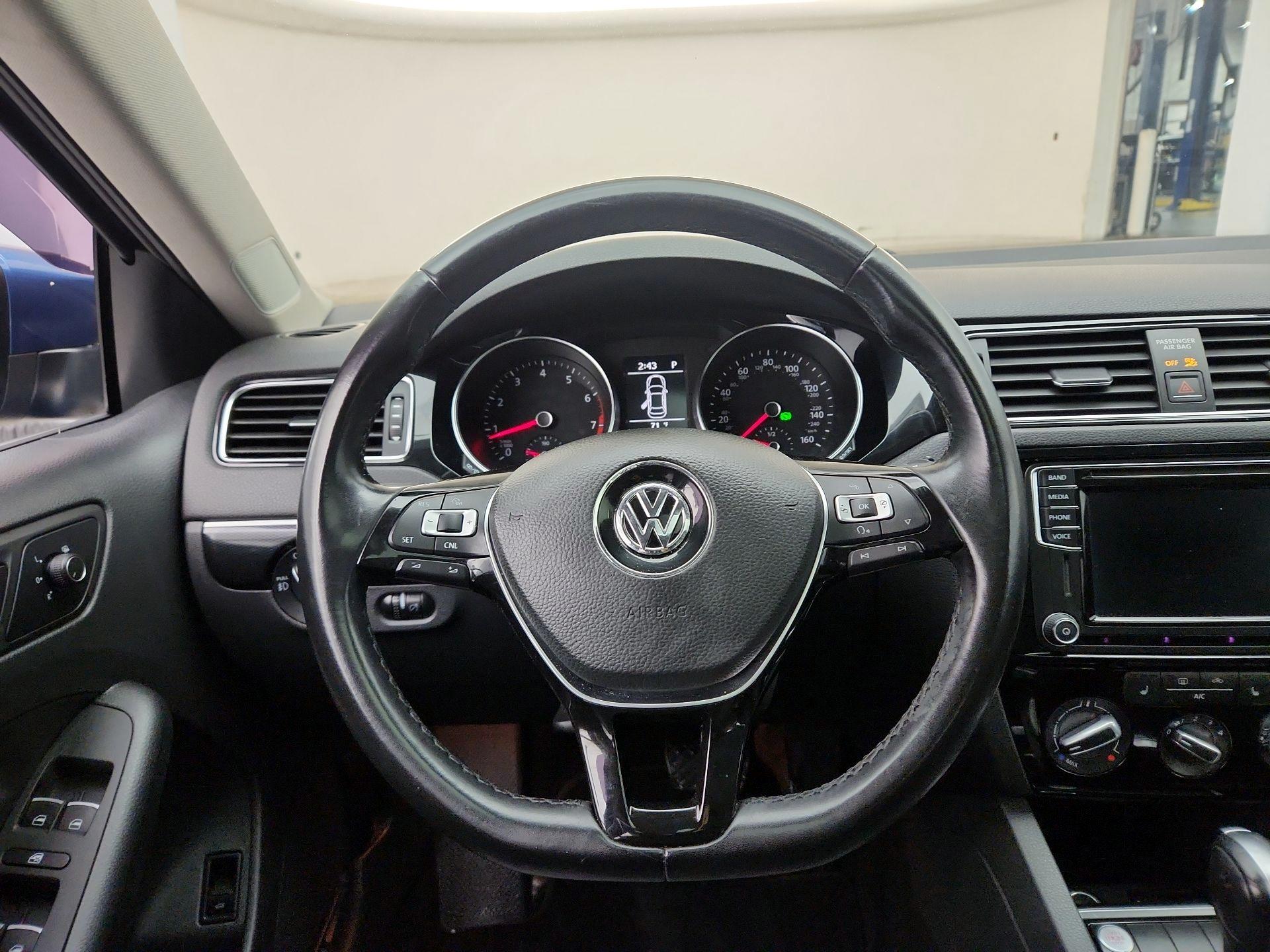 Thumbnail: 2016 Volkswagen Jetta - 10