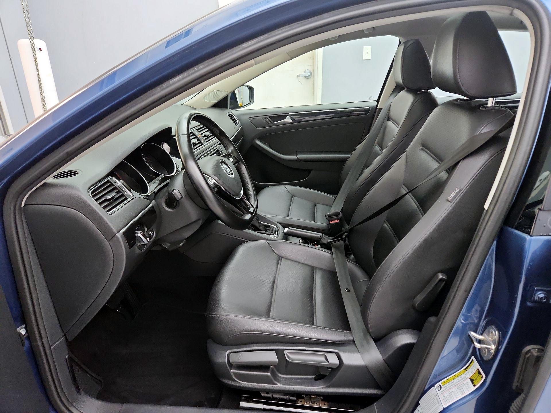 Thumbnail: 2016 Volkswagen Jetta - 11