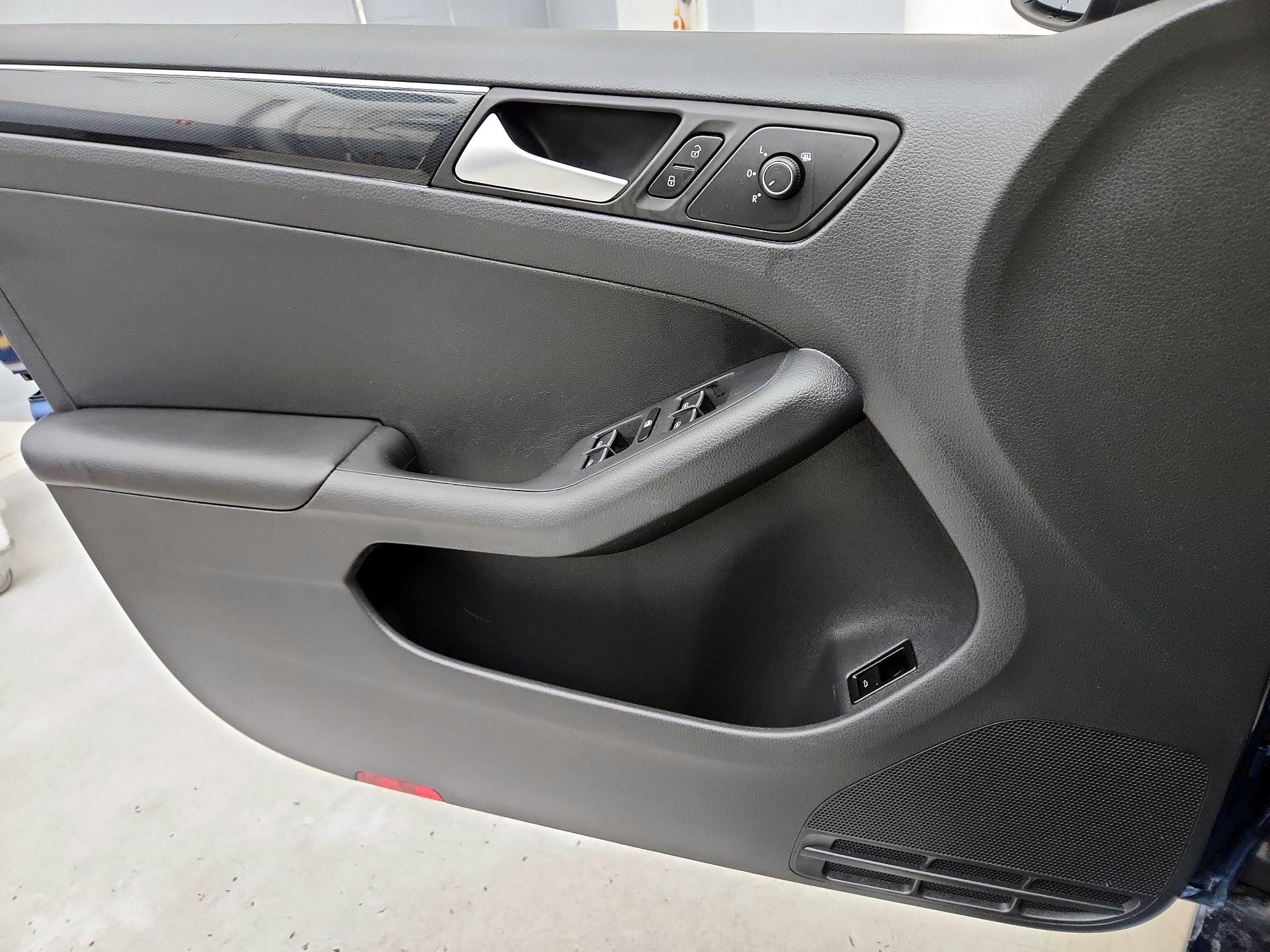 Thumbnail: 2016 Volkswagen Jetta - 12
