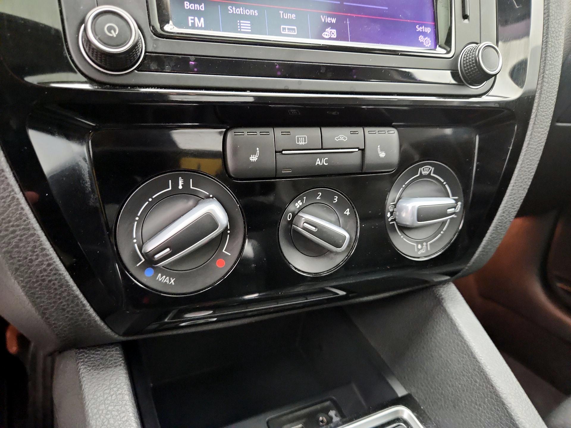 Thumbnail: 2016 Volkswagen Jetta - 17