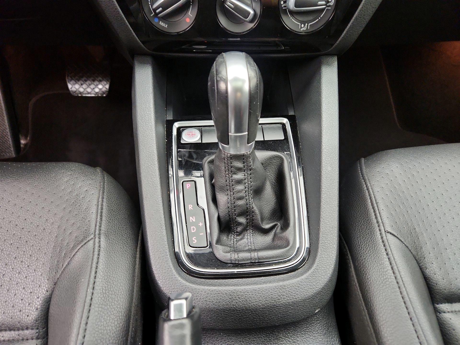 Thumbnail: 2016 Volkswagen Jetta - 18