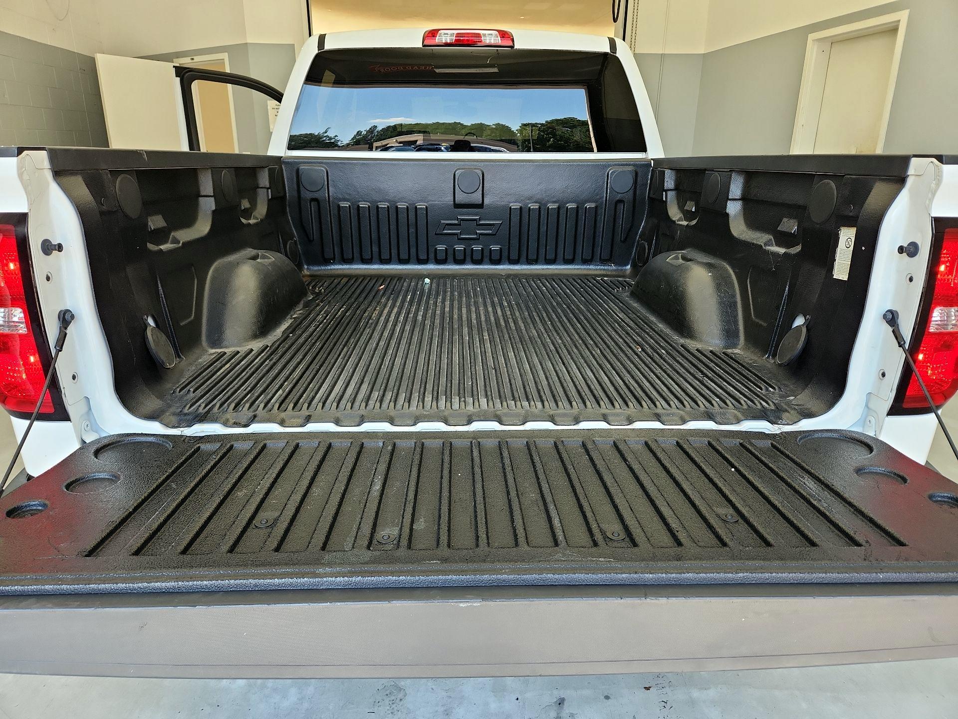 Thumbnail: 2018 Chevrolet Silverado 1500 - 19