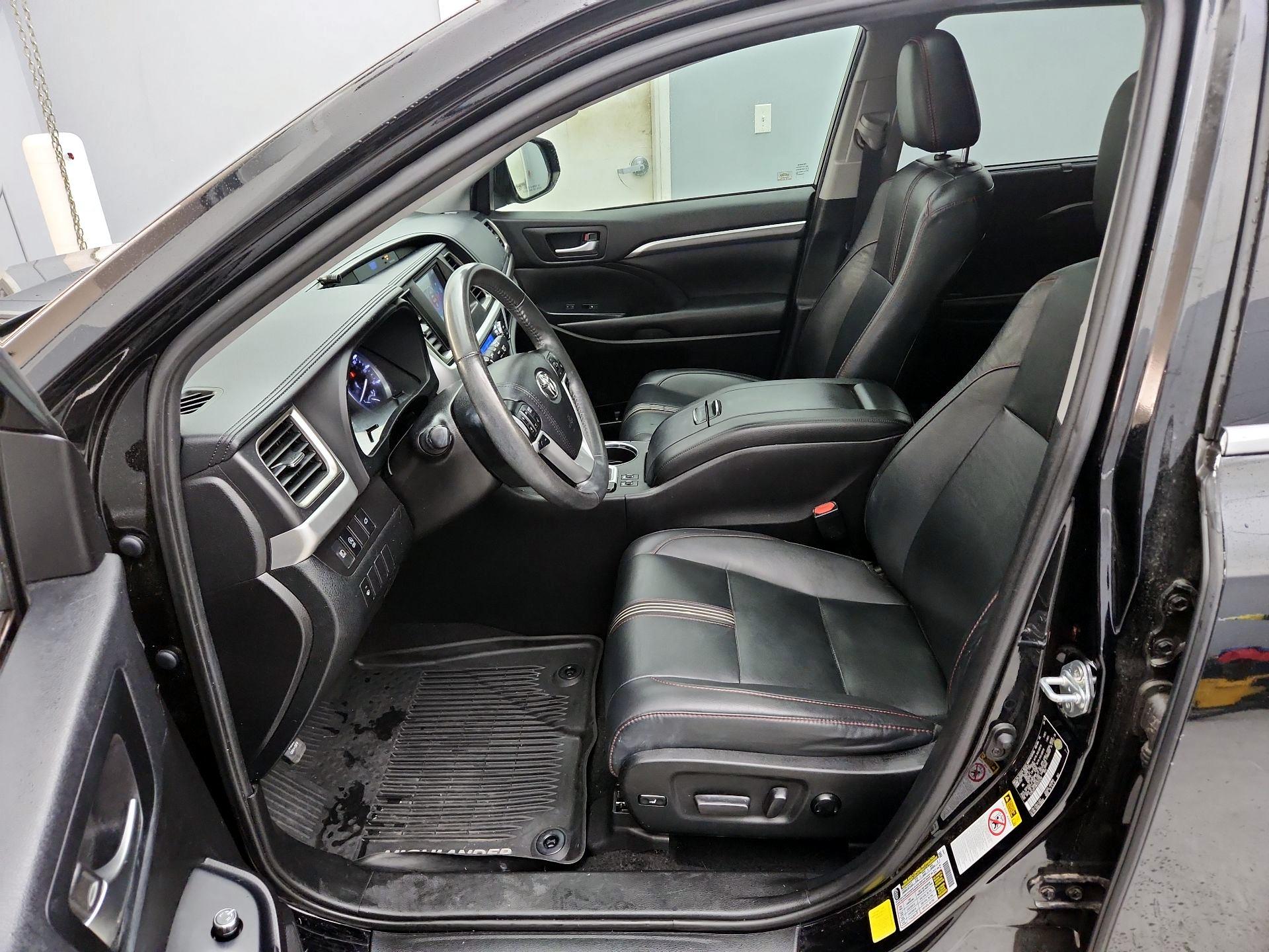 Thumbnail: 2019 Toyota Highlander - 11
