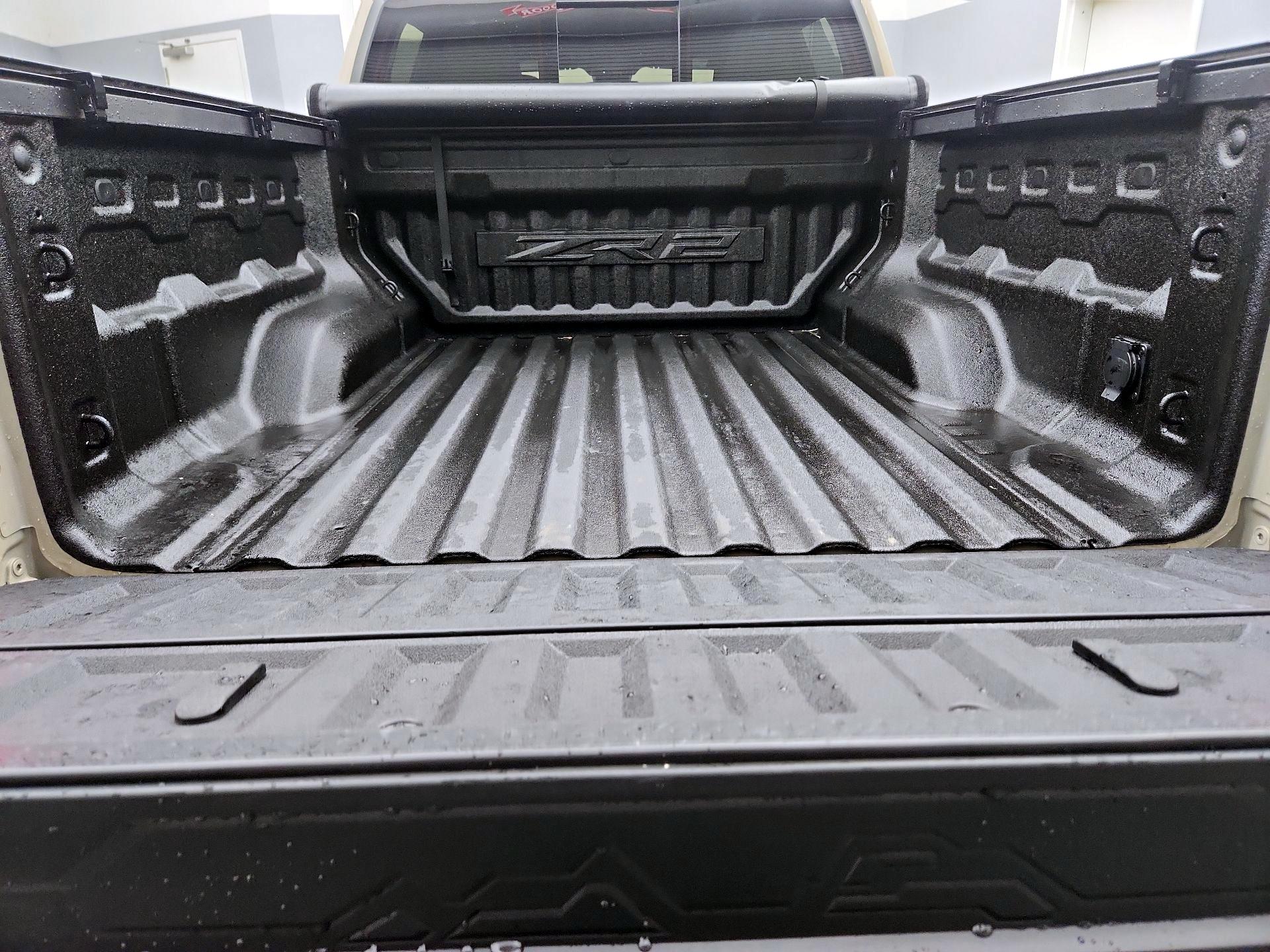 Thumbnail: 2024 Chevrolet Colorado - 20