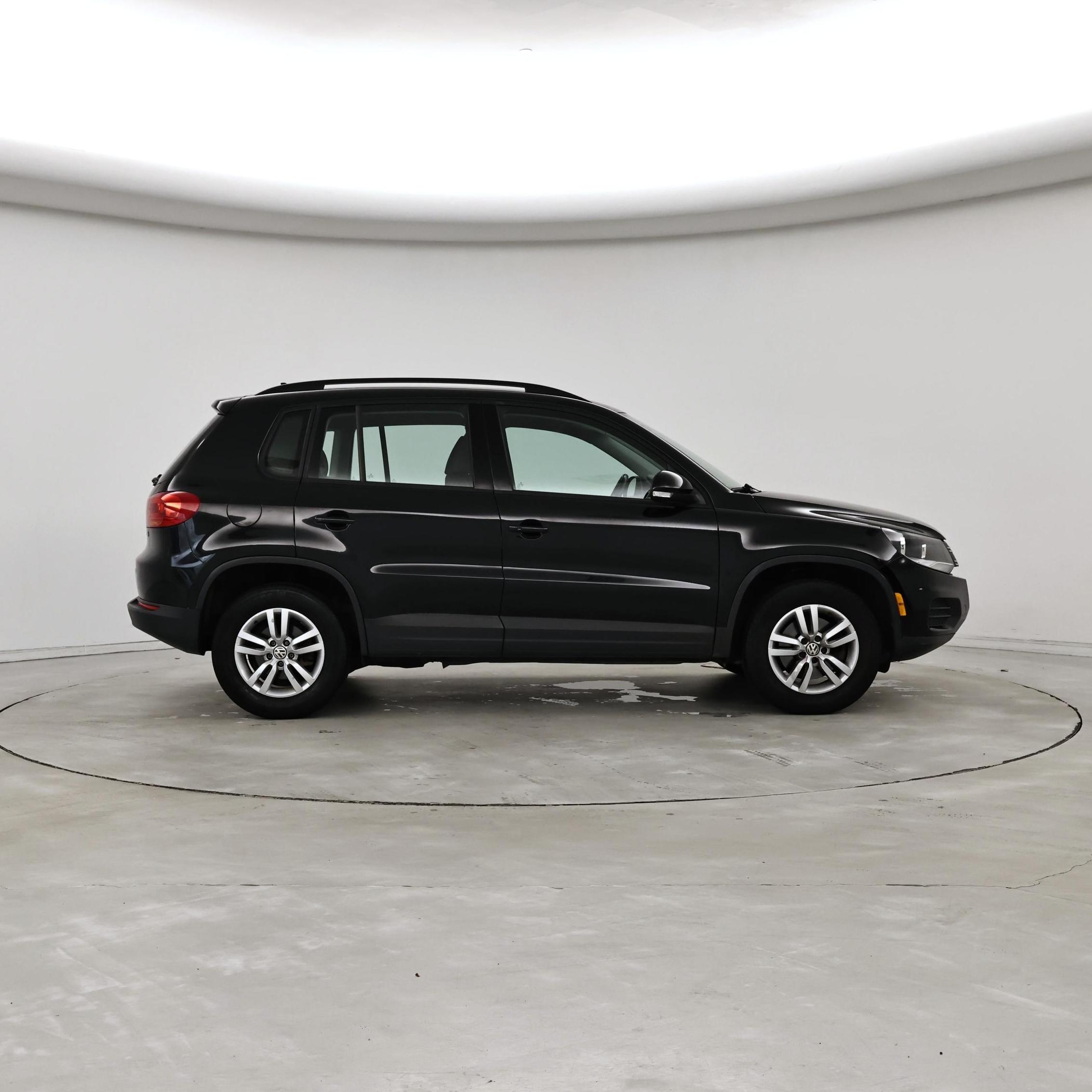 Thumbnail: 2017 Volkswagen Tiguan - 7