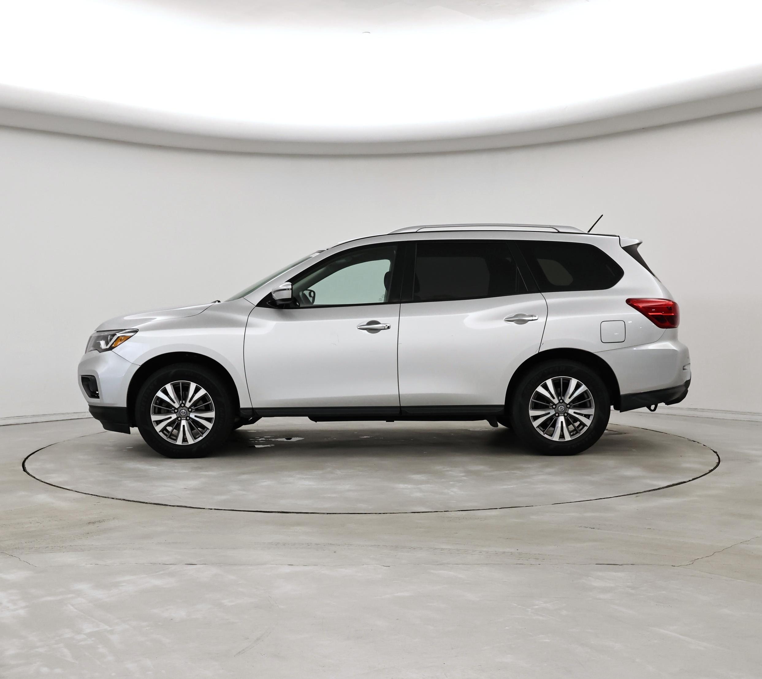 Thumbnail: 2018 Nissan Pathfinder - 3