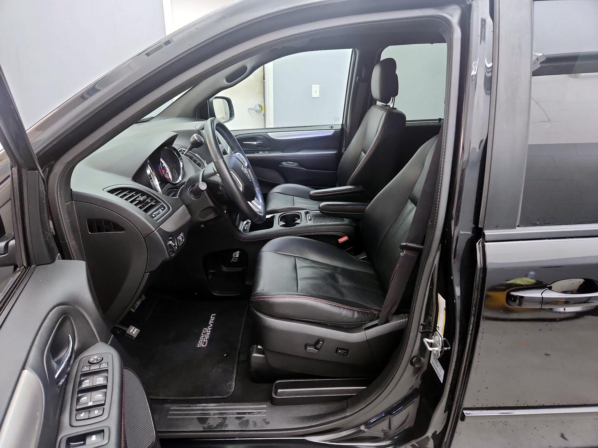 Thumbnail: 2017 Dodge Grand Caravan - 11