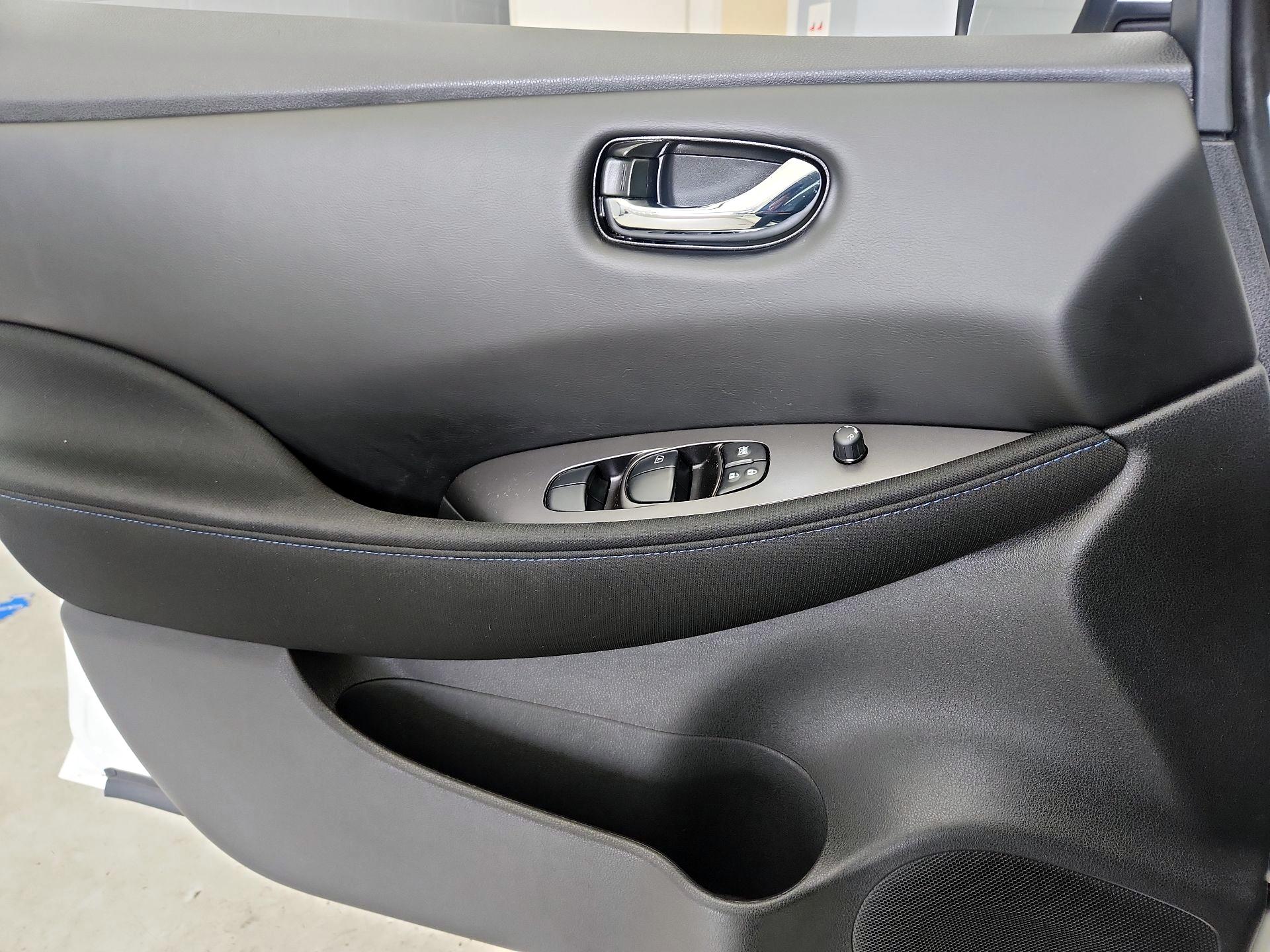 Thumbnail: 2023 Nissan Leaf - 12