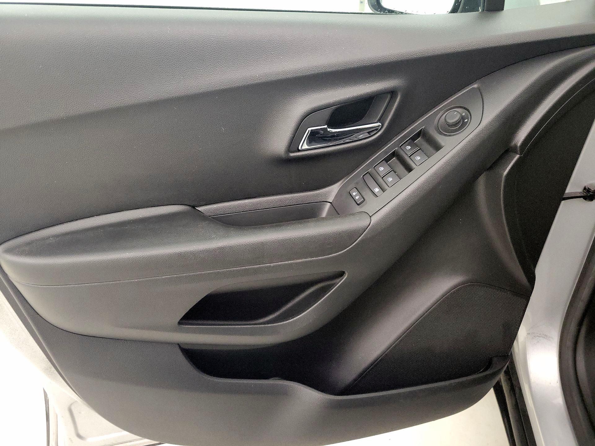 Thumbnail: 2021 Chevrolet Trax - 12