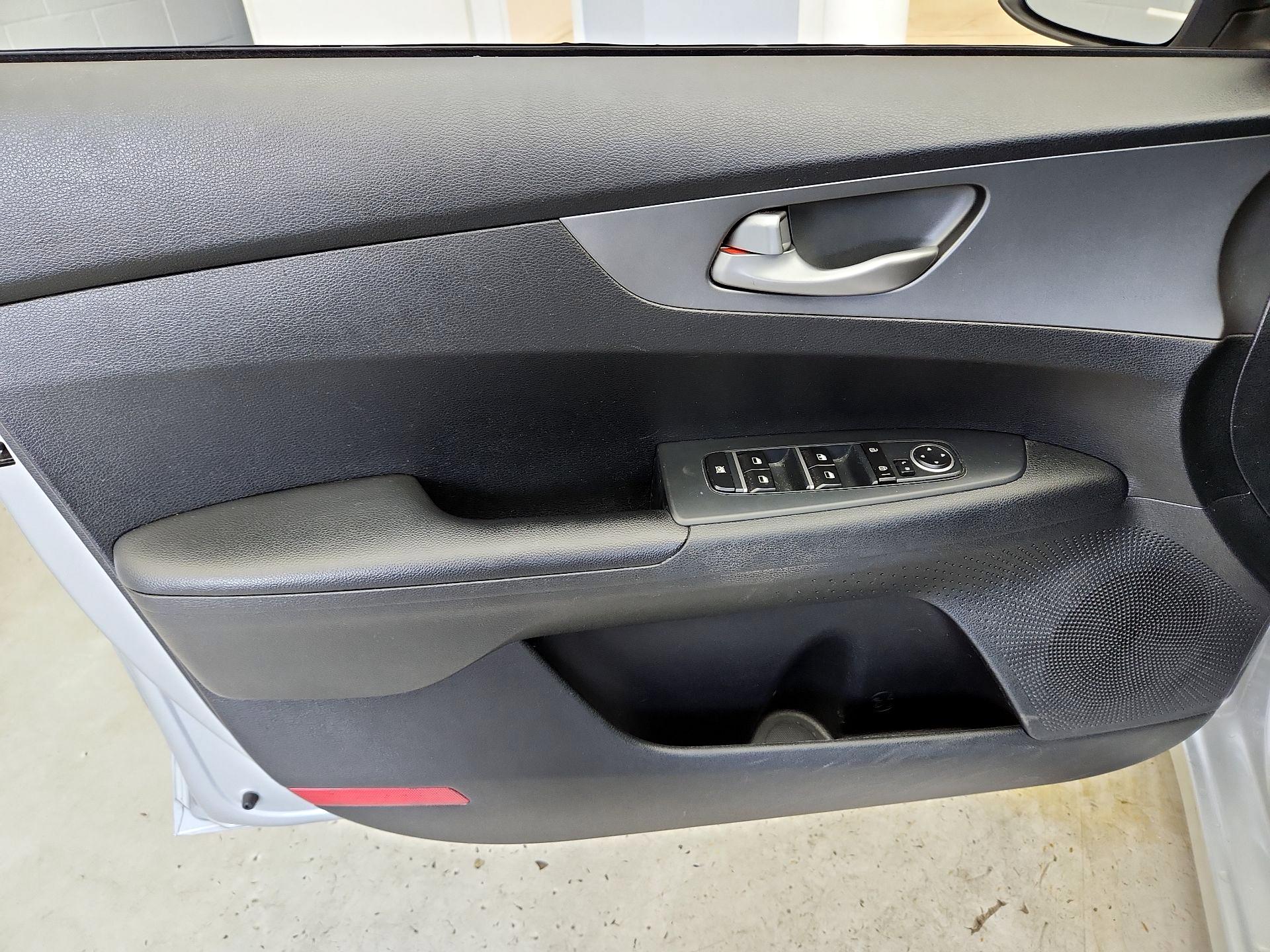 Thumbnail: 2019 Kia Forte - 10