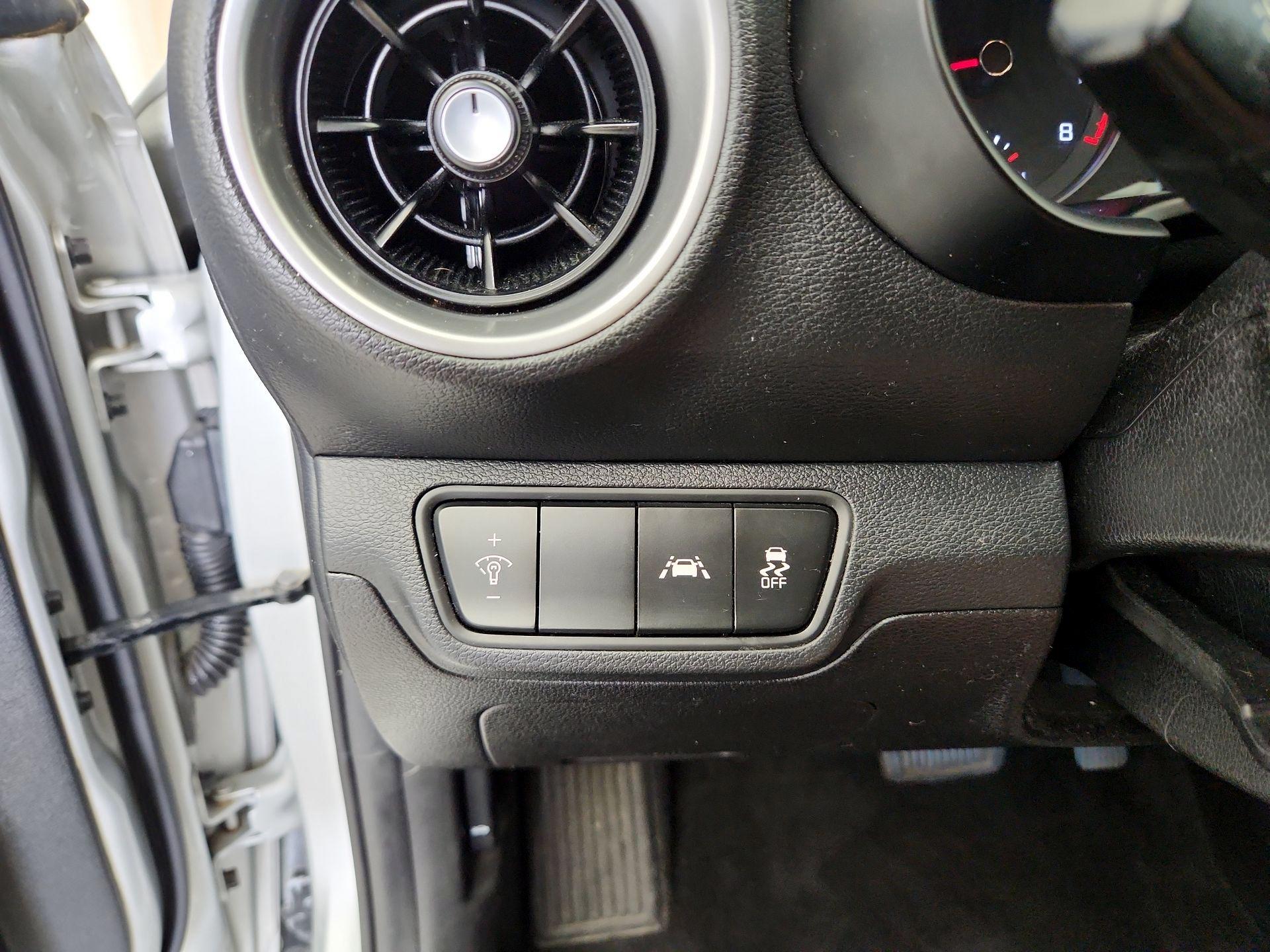 Thumbnail: 2019 Kia Forte - 11