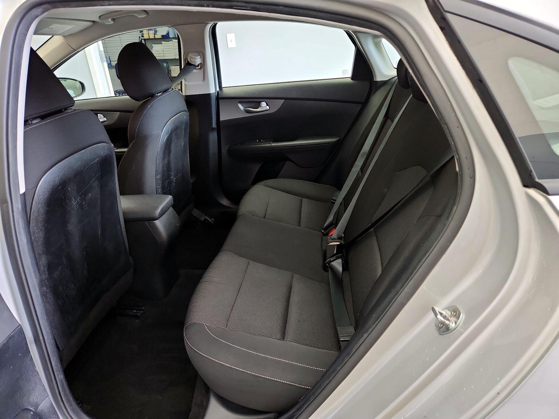 Thumbnail: 2019 Kia Forte - 17