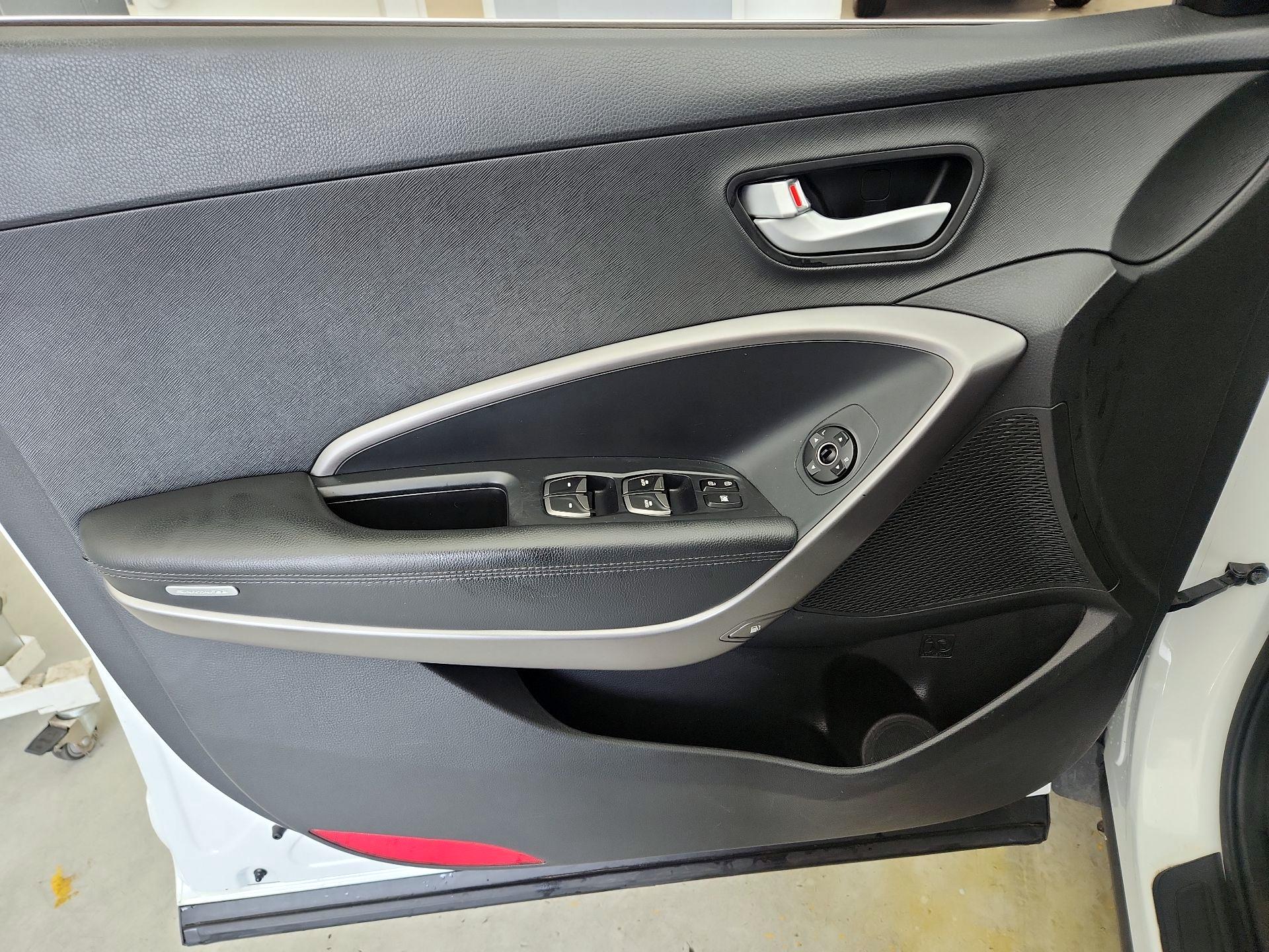 Thumbnail: 2015 Hyundai Santa Fe - 12