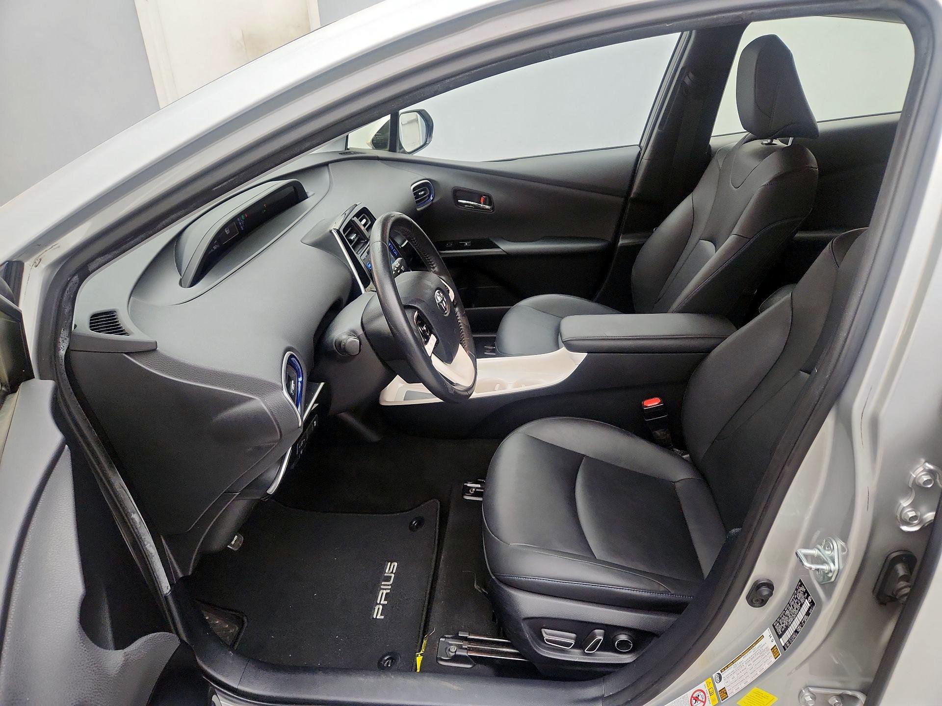 Thumbnail: 2016 Toyota Prius - 11