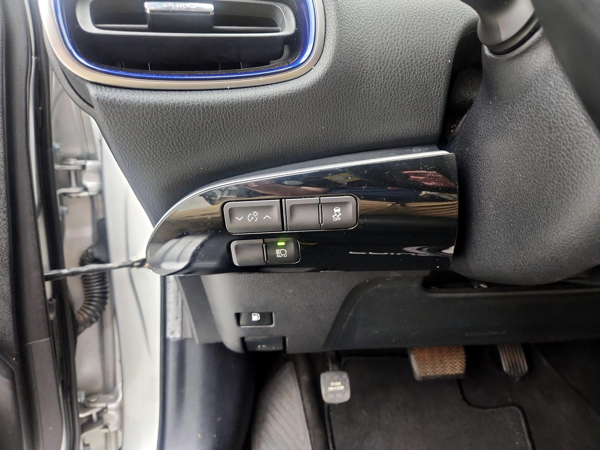 Thumbnail: 2016 Toyota Prius - 13