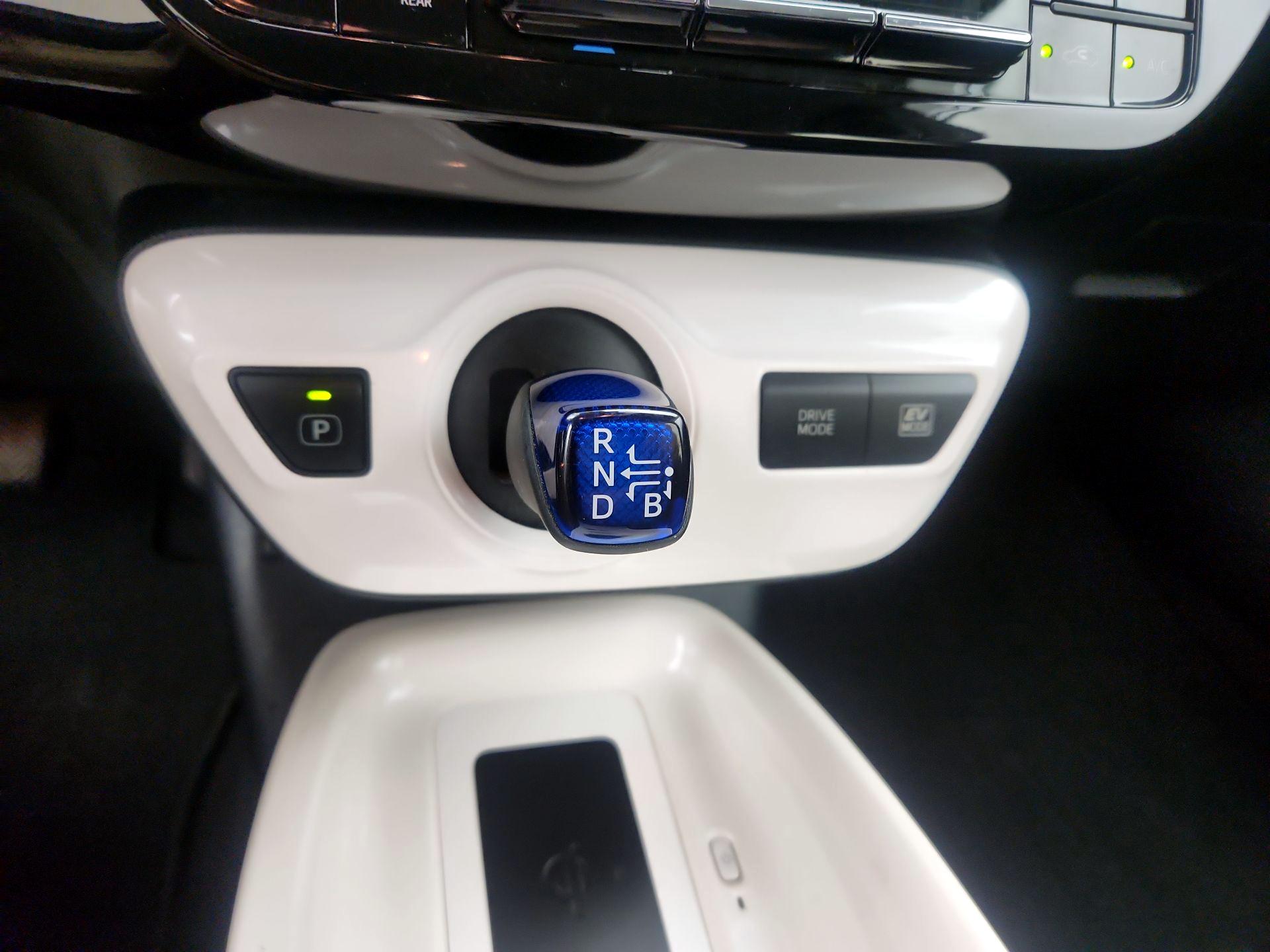 Thumbnail: 2016 Toyota Prius - 17