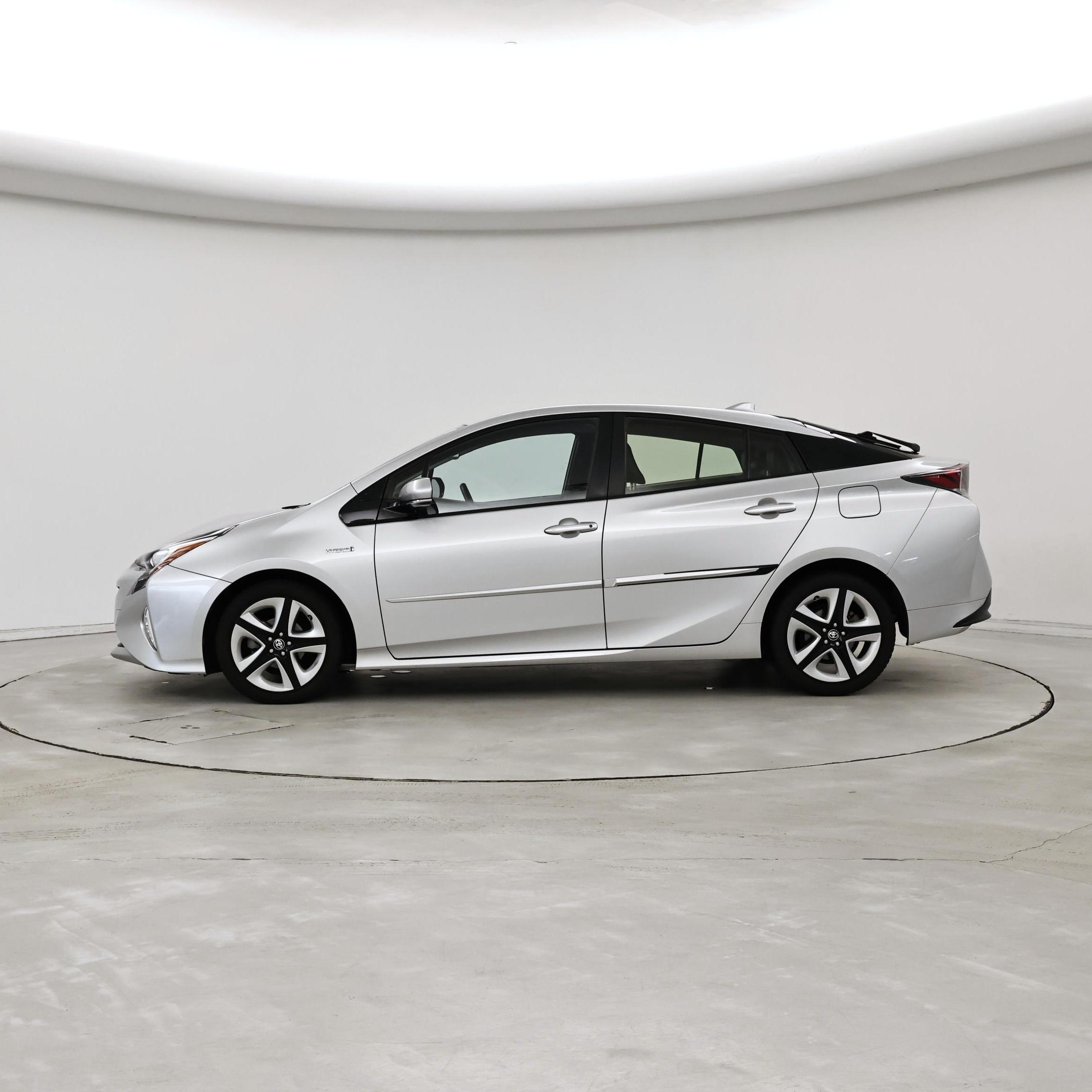 Thumbnail: 2016 Toyota Prius - 3