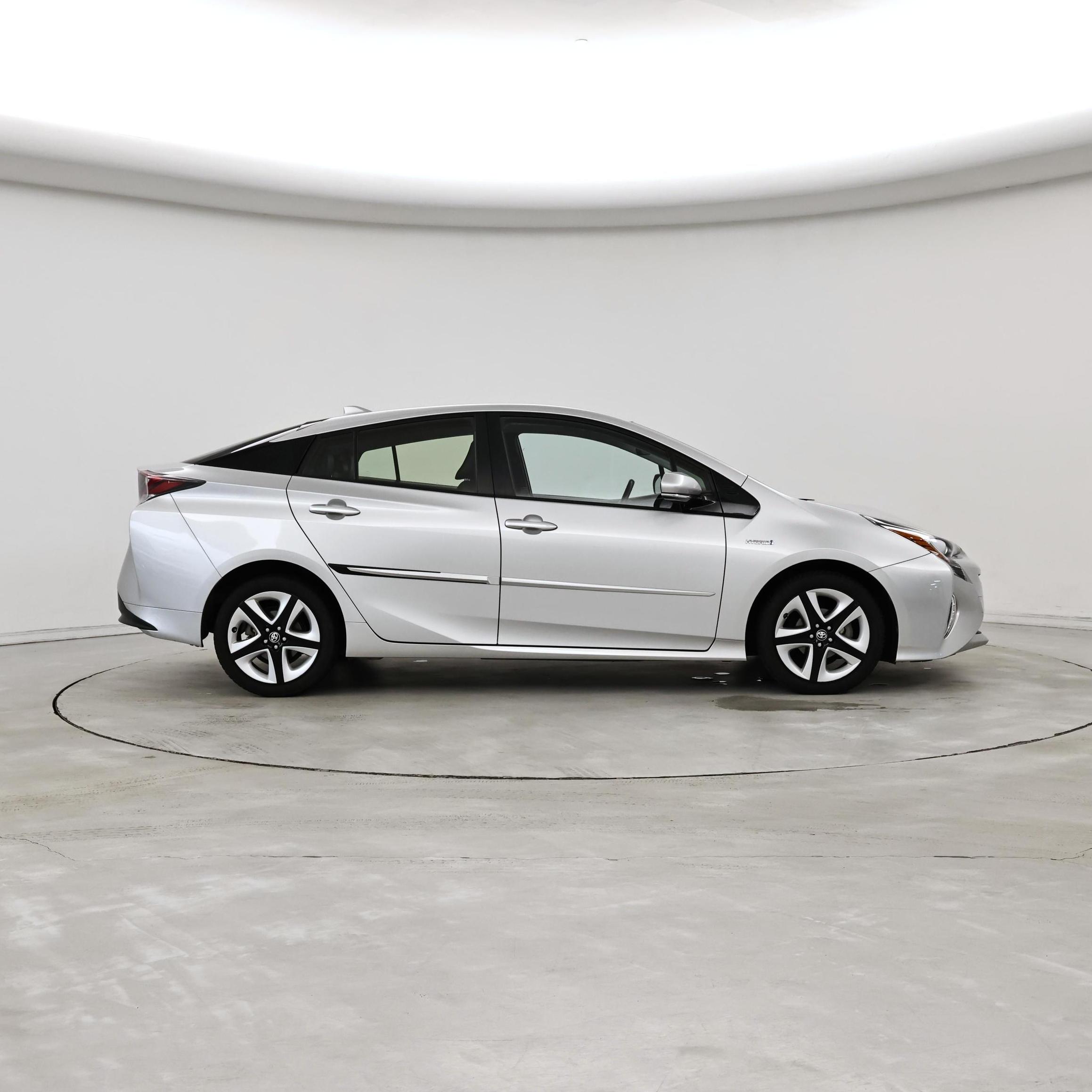 Thumbnail: 2016 Toyota Prius - 7