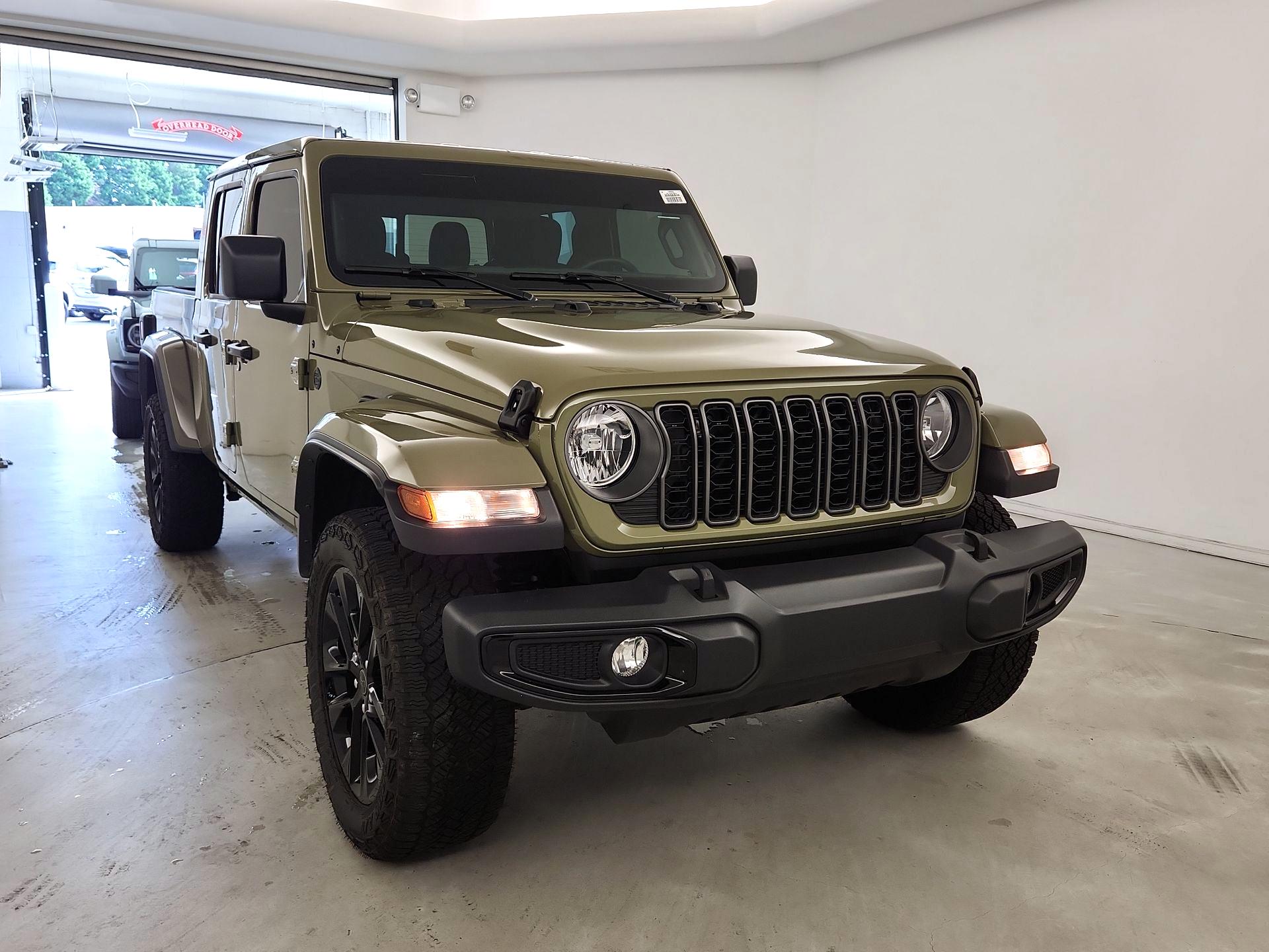 Thumbnail: 2025 Jeep Gladiator - 1