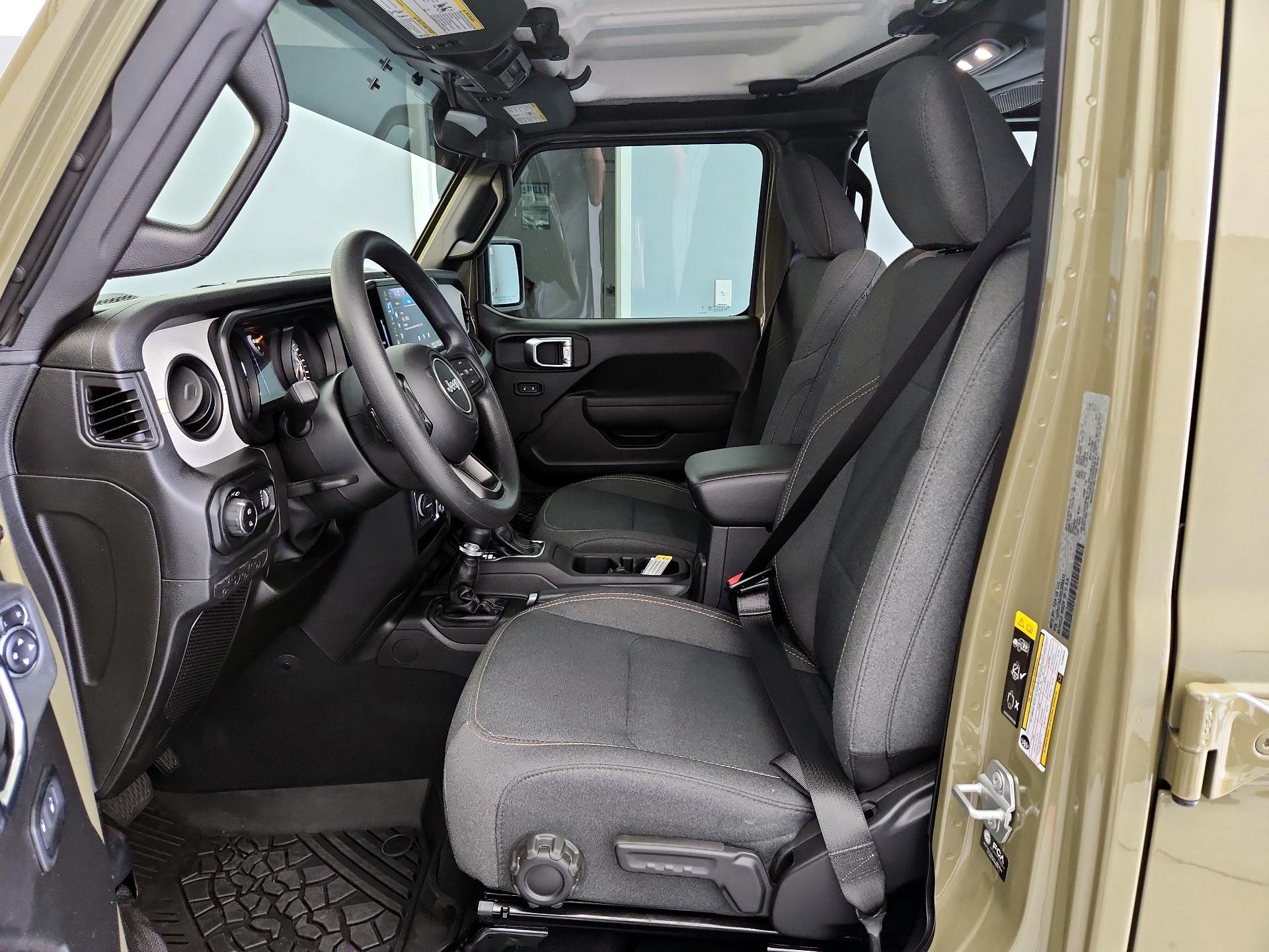 Thumbnail: 2025 Jeep Gladiator - 9