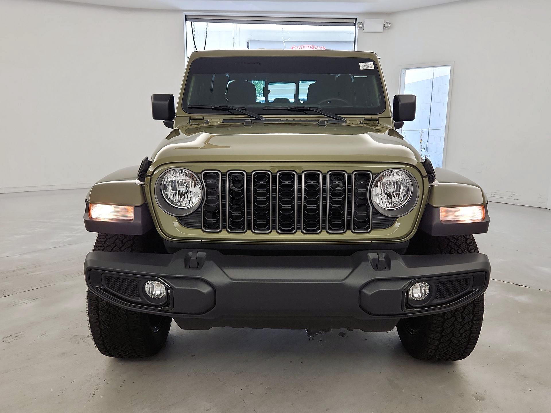 Thumbnail: 2025 Jeep Gladiator - 2