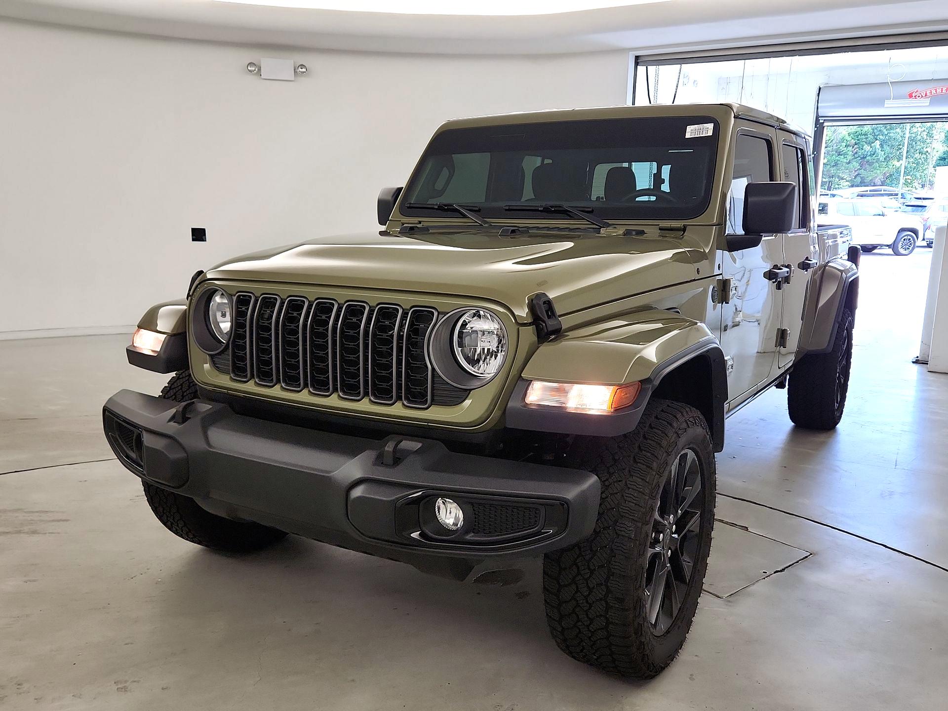 Thumbnail: 2025 Jeep Gladiator - 3