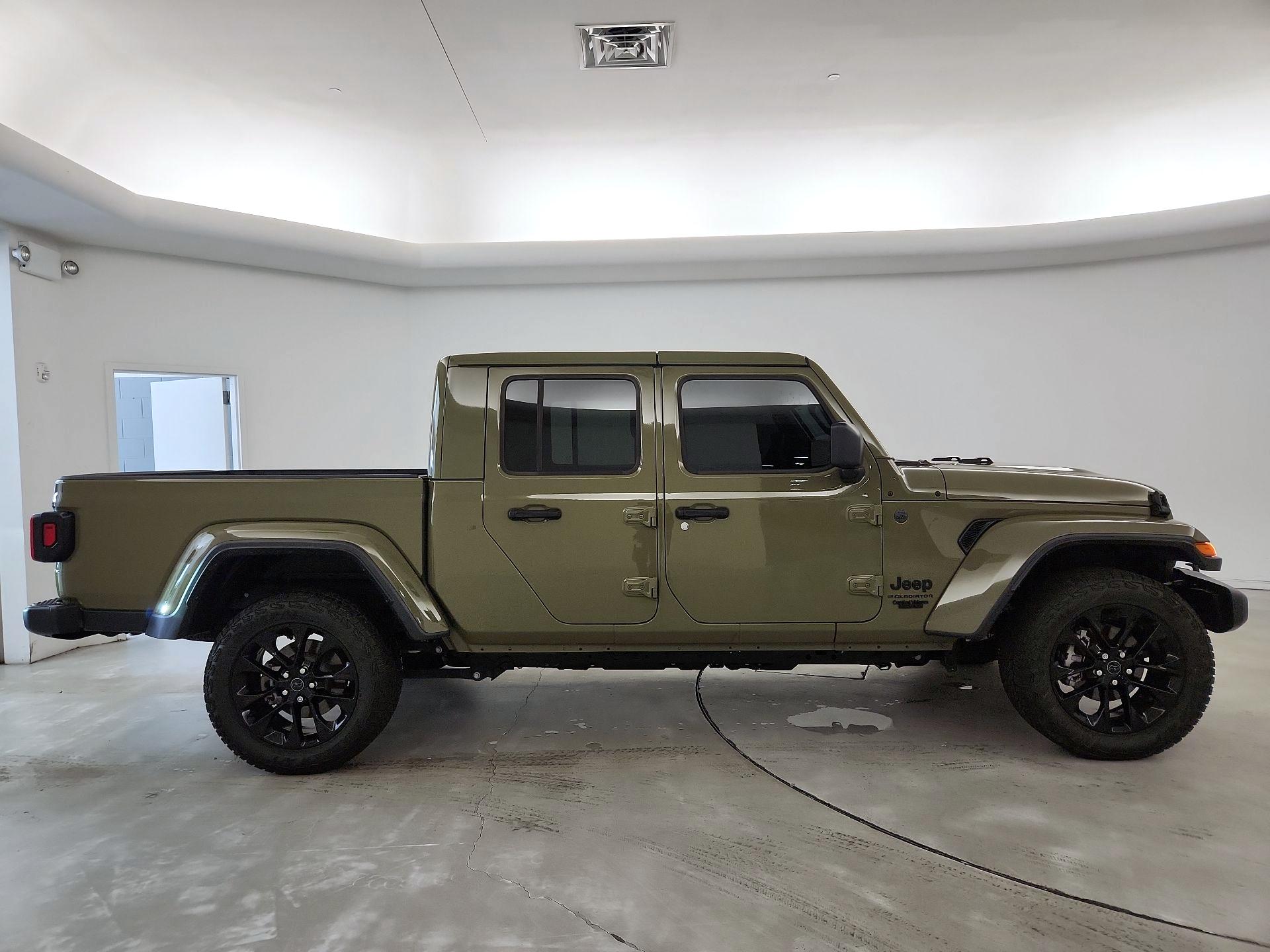 Thumbnail: 2025 Jeep Gladiator - 4