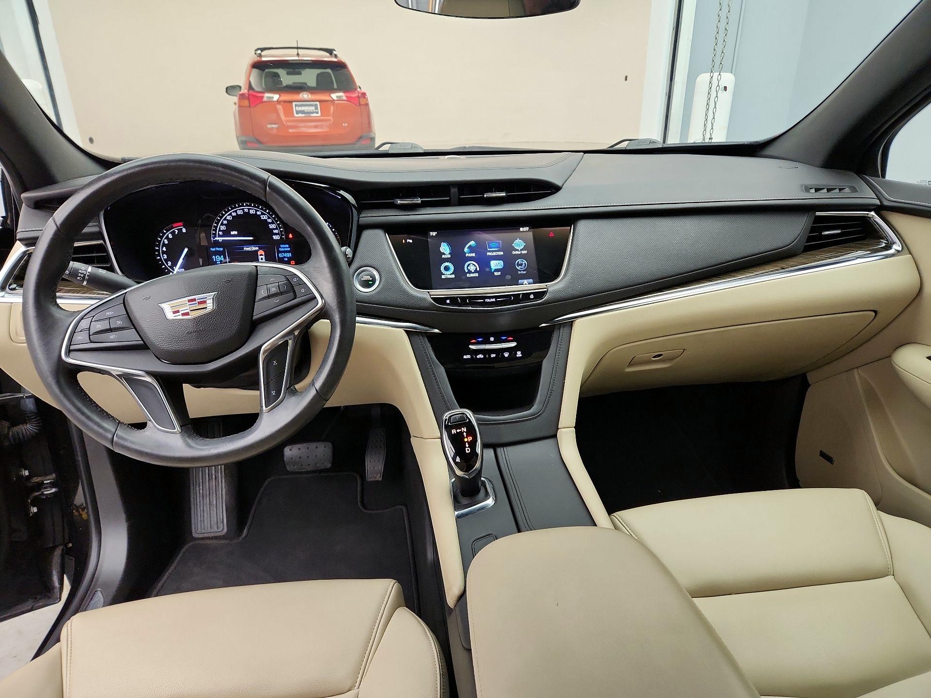 Thumbnail: 2017 Cadillac XT5 - 9