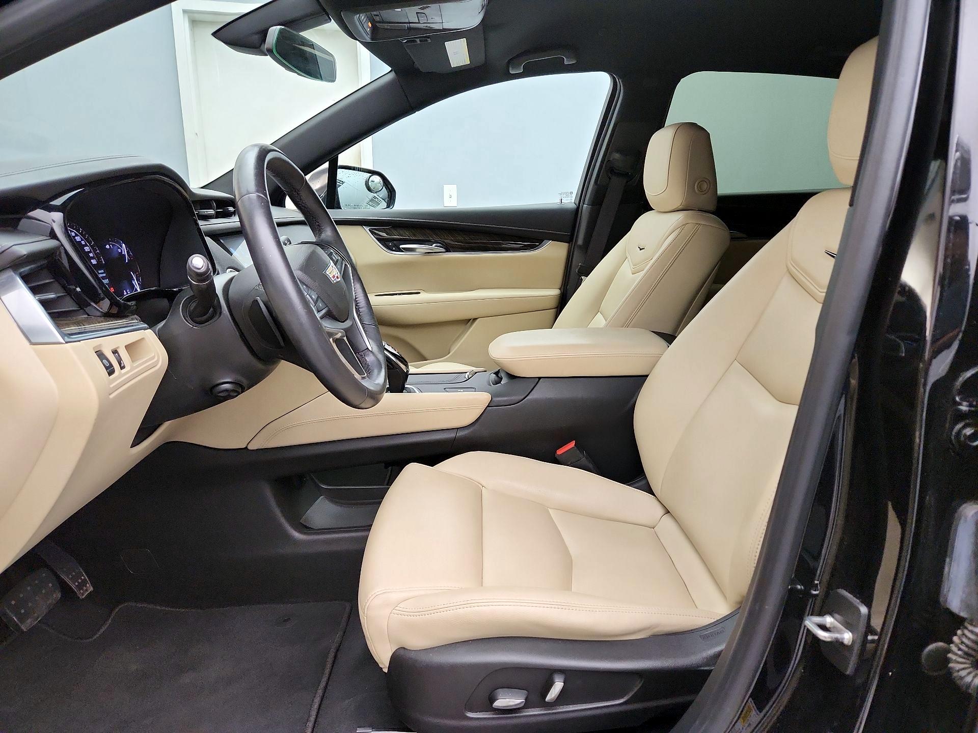 Thumbnail: 2017 Cadillac XT5 - 11