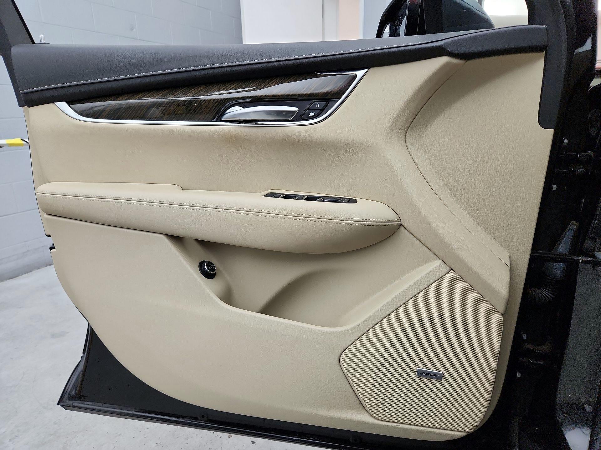 Thumbnail: 2017 Cadillac XT5 - 12