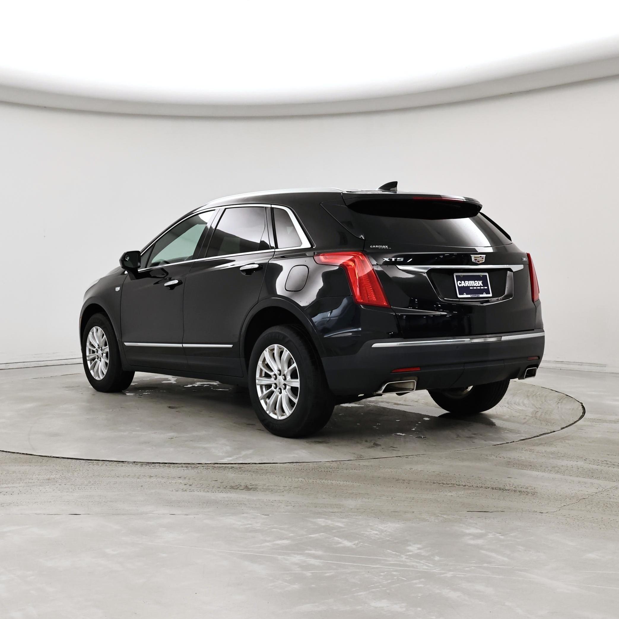 Thumbnail: 2017 Cadillac XT5 - 2