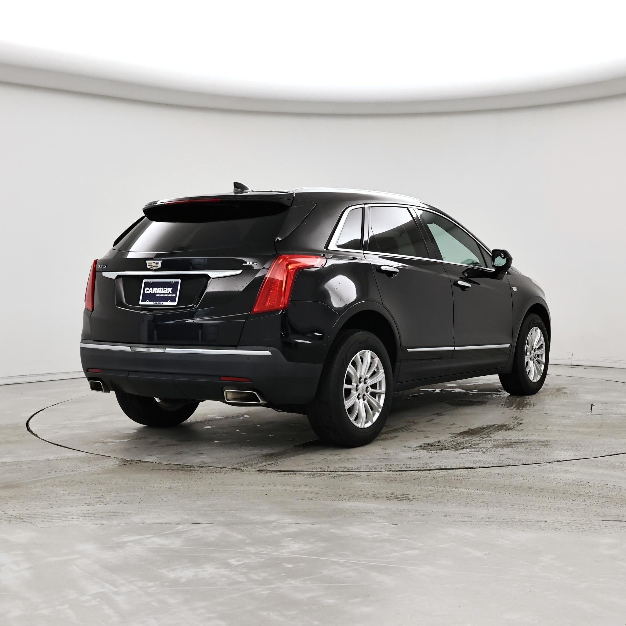 Thumbnail: 2017 Cadillac XT5 - 8