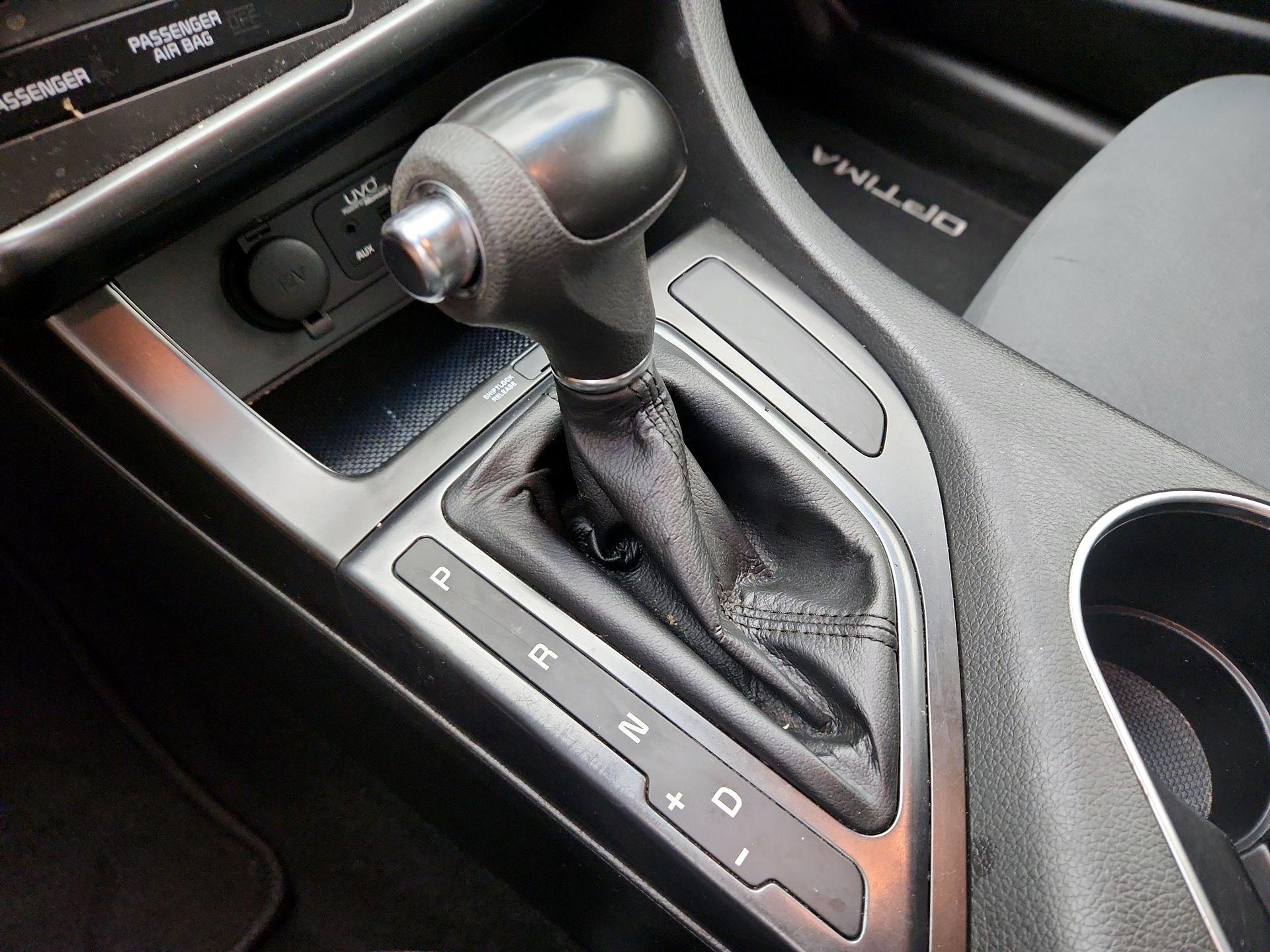 Thumbnail: 2015 Kia Optima - 17