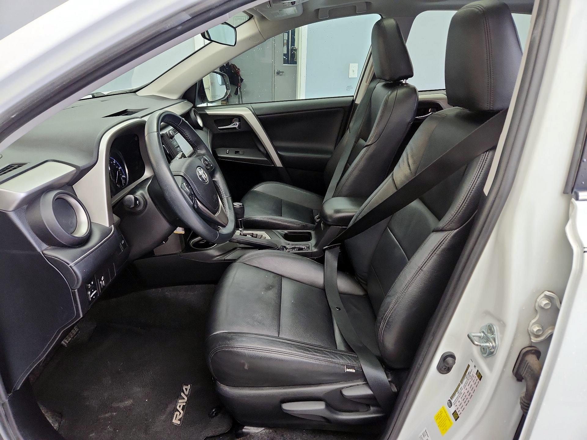 Thumbnail: 2016 Toyota RAV4 - 11
