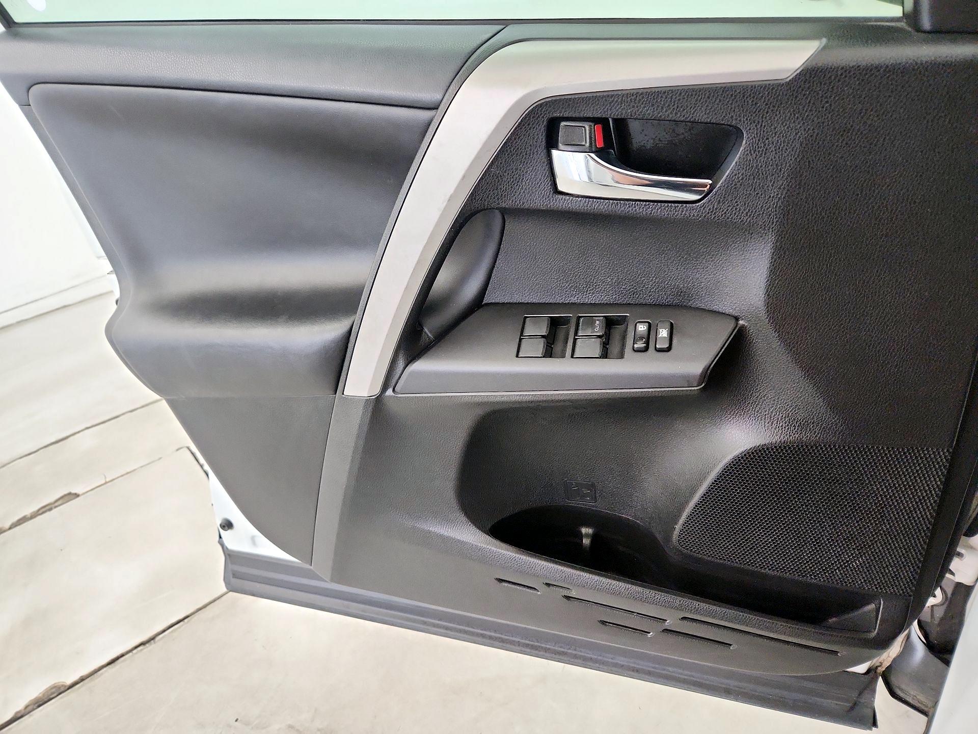 Thumbnail: 2016 Toyota RAV4 - 12