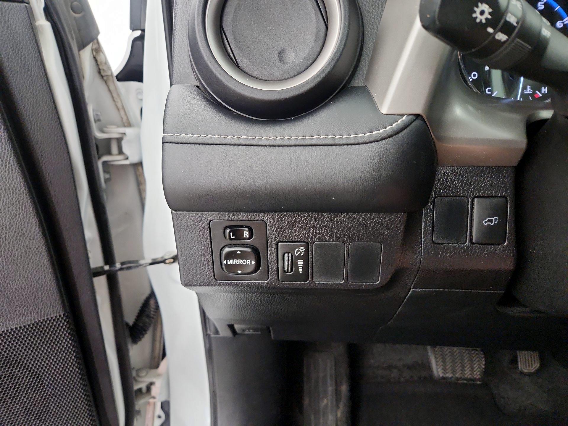 Thumbnail: 2016 Toyota RAV4 - 13