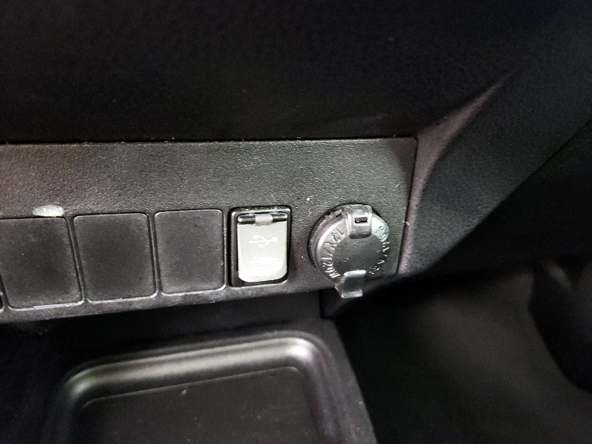 Thumbnail: 2016 Toyota RAV4 - 18