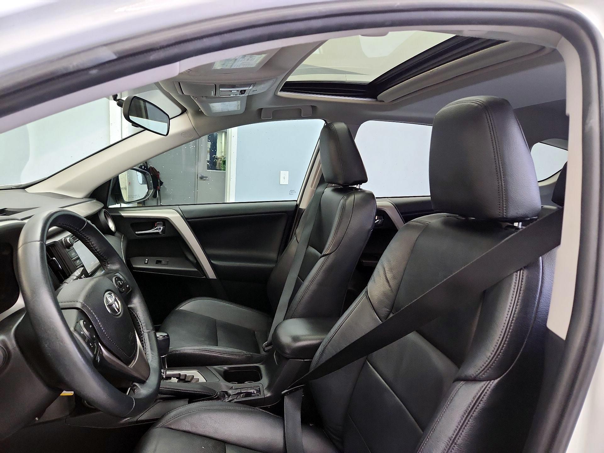Thumbnail: 2016 Toyota RAV4 - 19