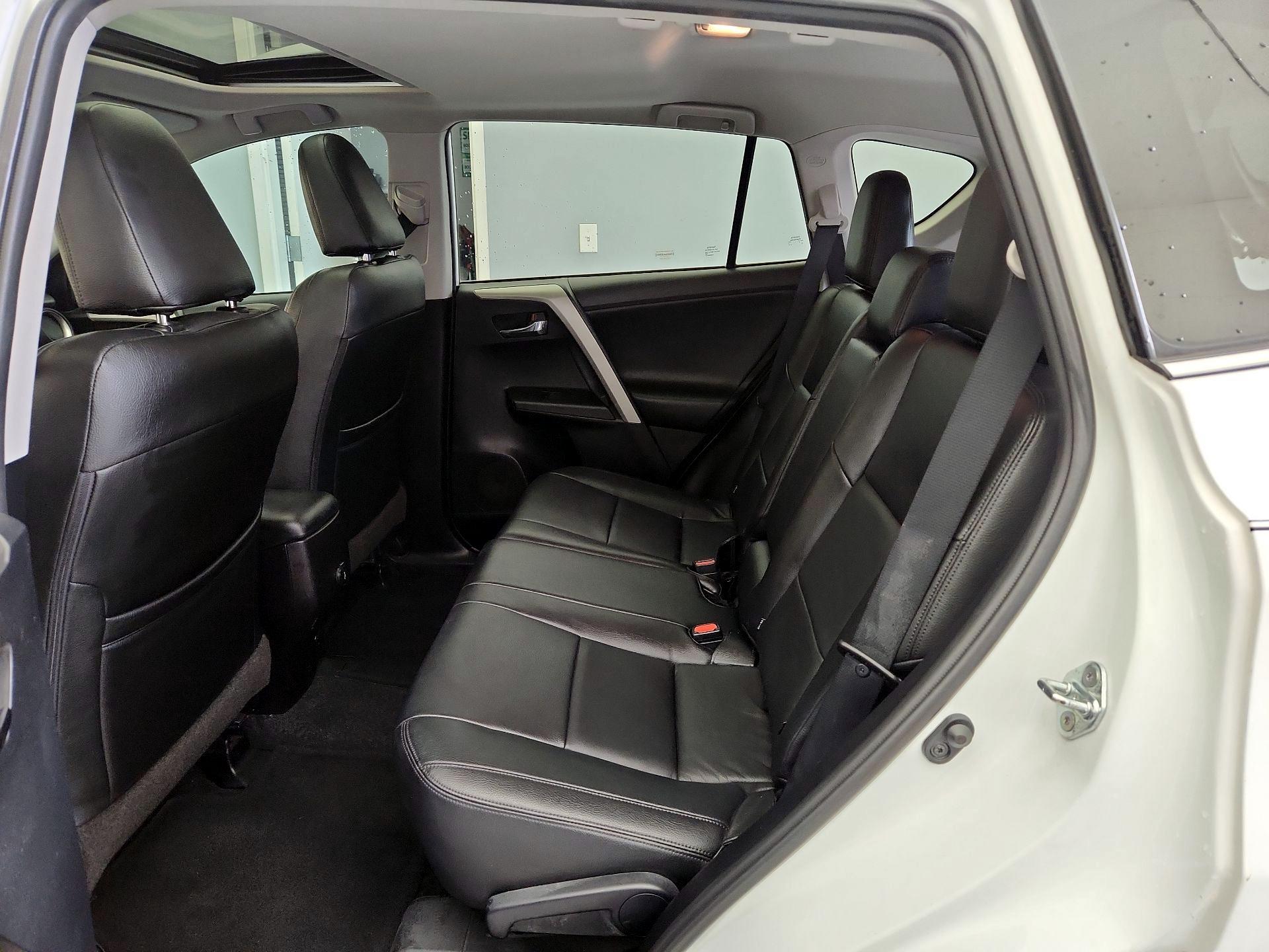 Thumbnail: 2016 Toyota RAV4 - 20