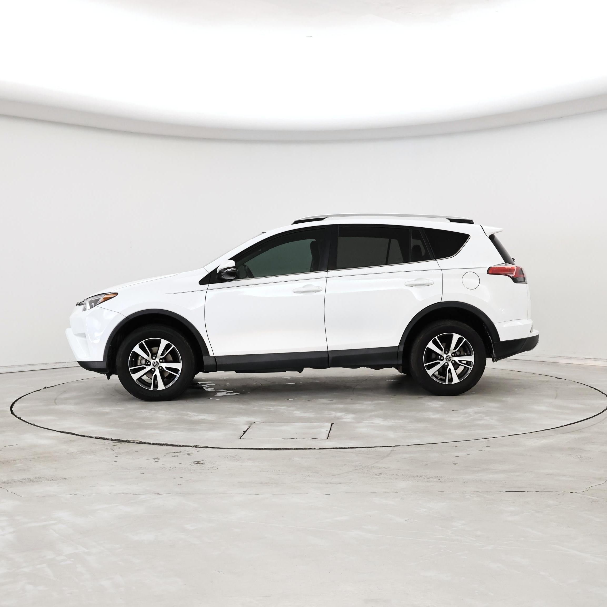 Thumbnail: 2016 Toyota RAV4 - 3
