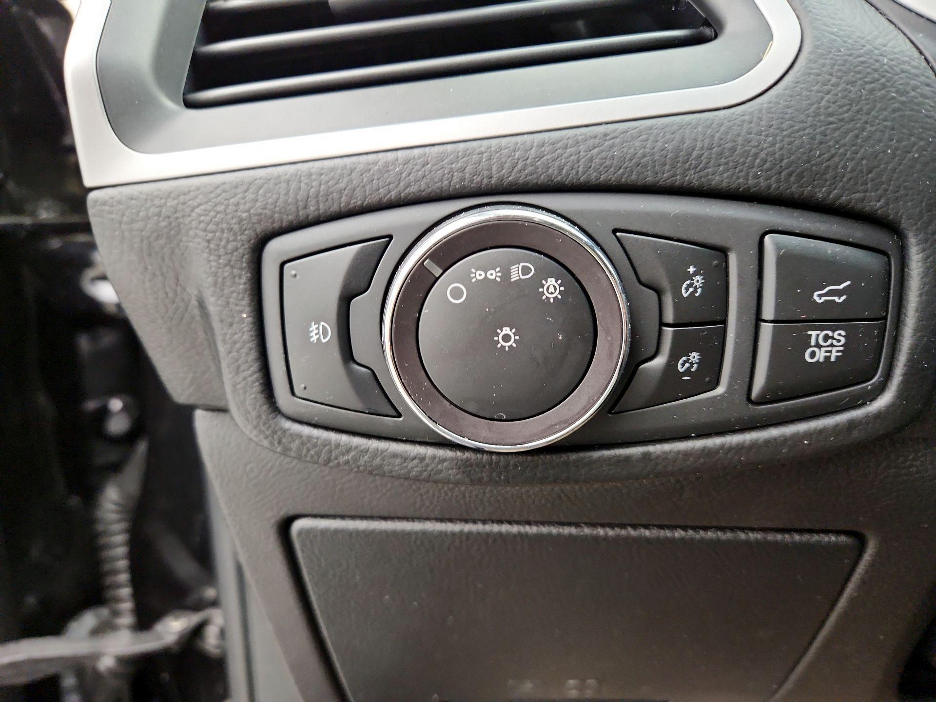 Thumbnail: 2019 Ford Edge - 13