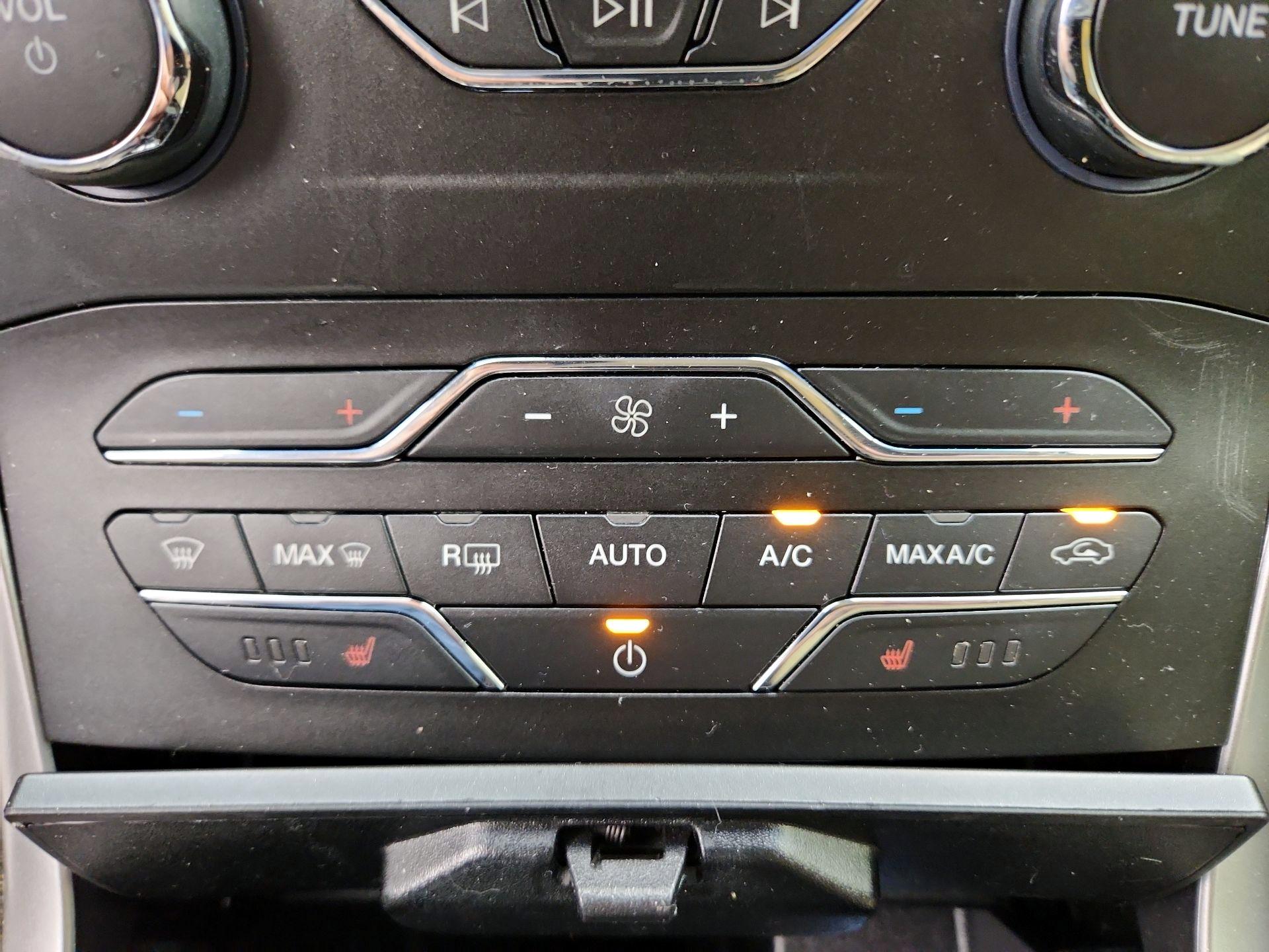 Thumbnail: 2019 Ford Edge - 17