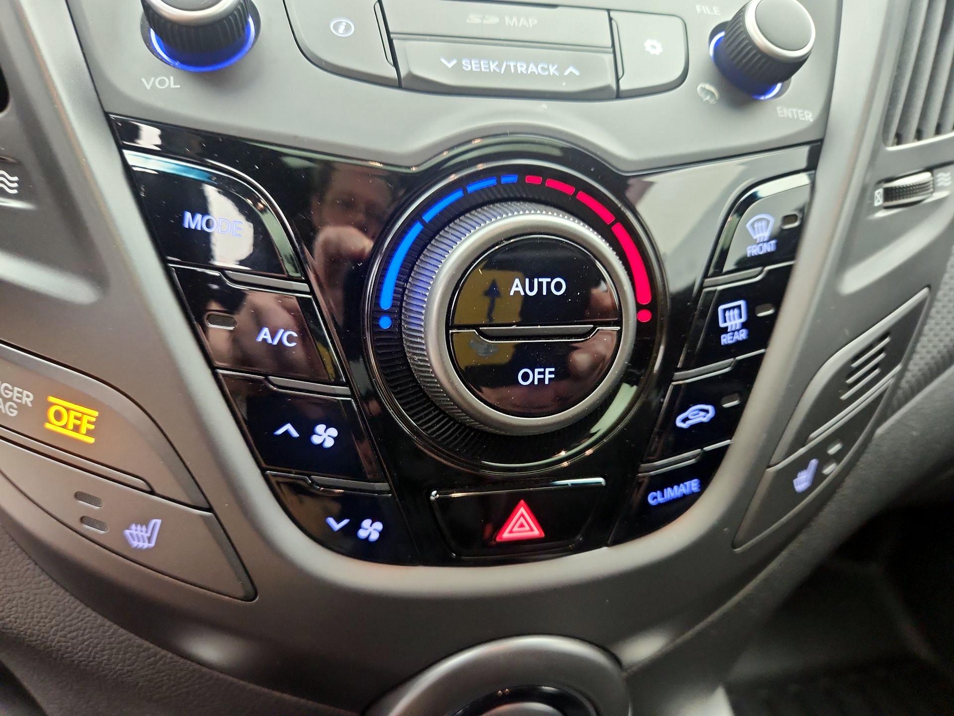 Thumbnail: 2017 Hyundai Veloster - 17
