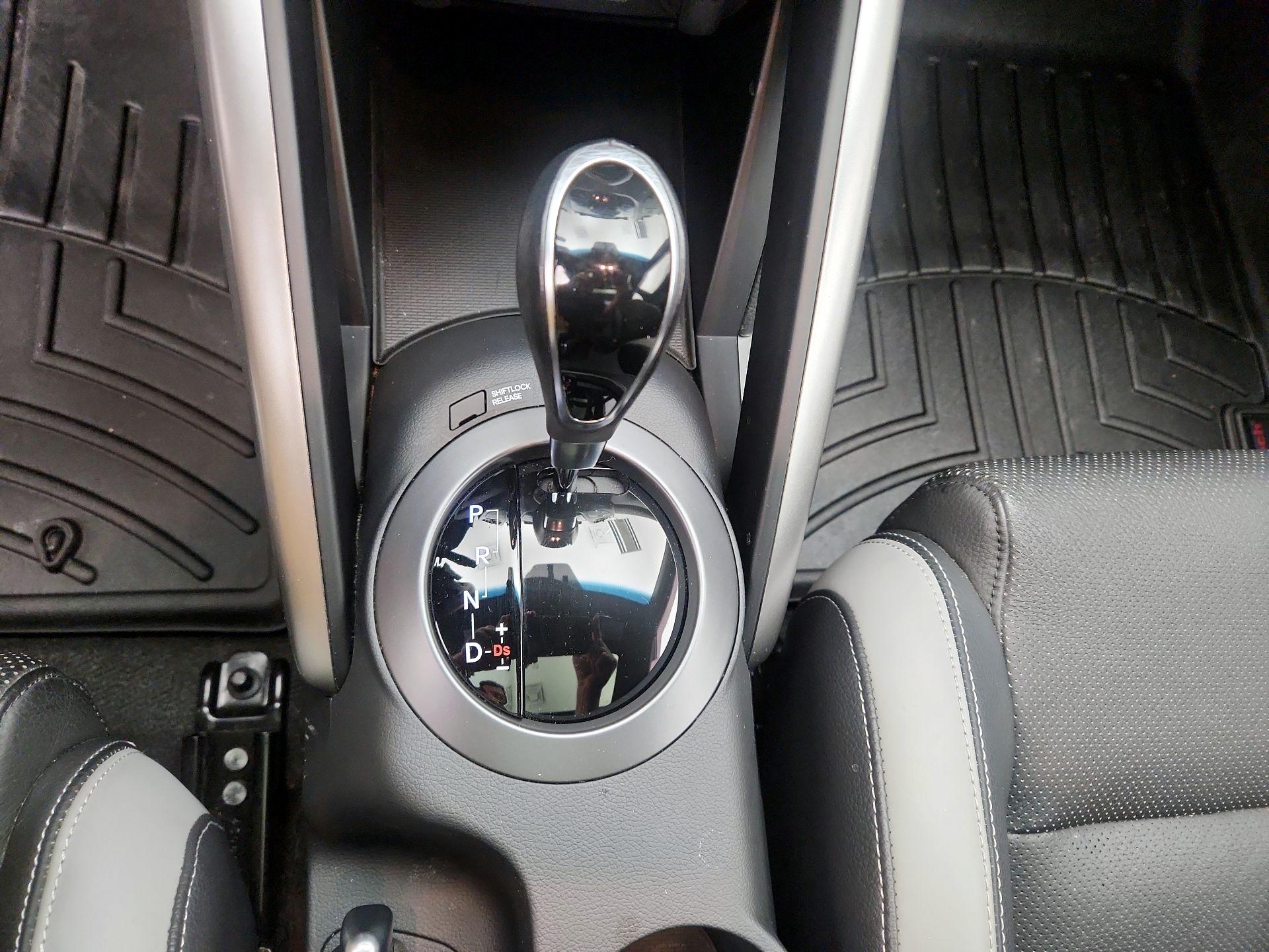 Thumbnail: 2017 Hyundai Veloster - 18