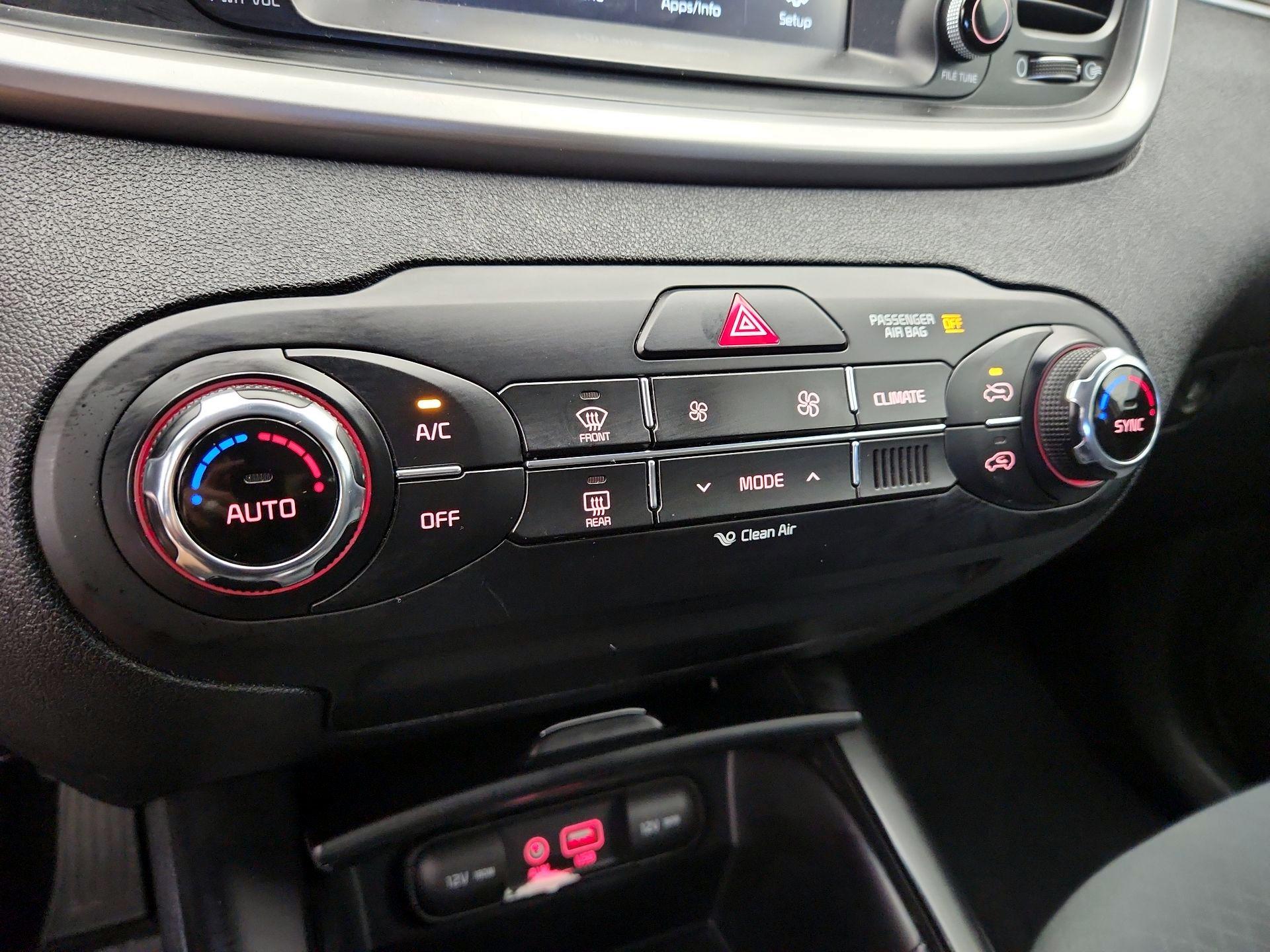 Thumbnail: 2018 Kia Sorento - 16