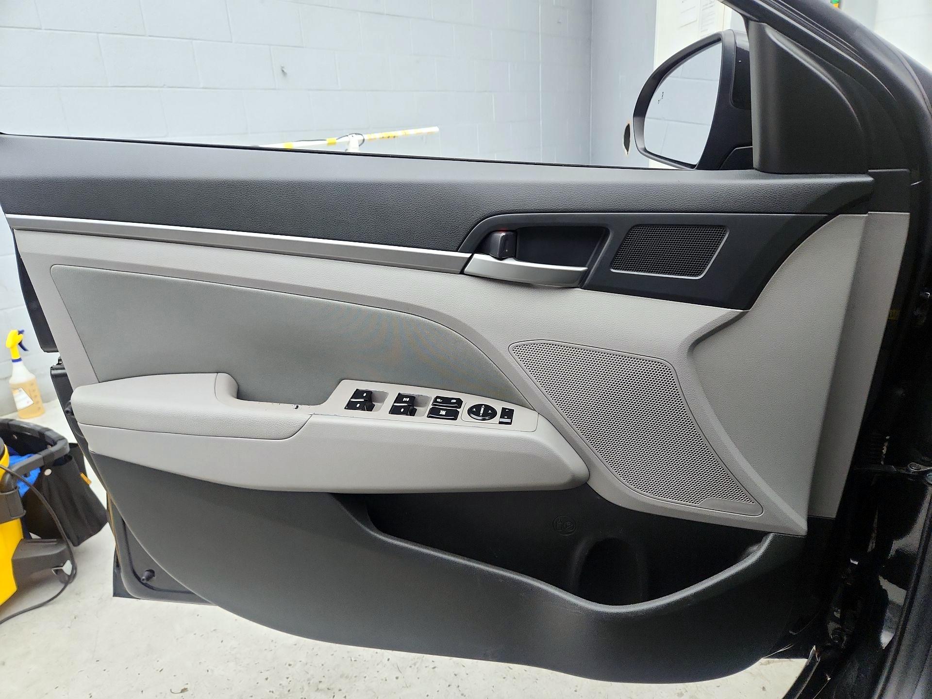 Thumbnail: 2018 Hyundai Elantra - 12